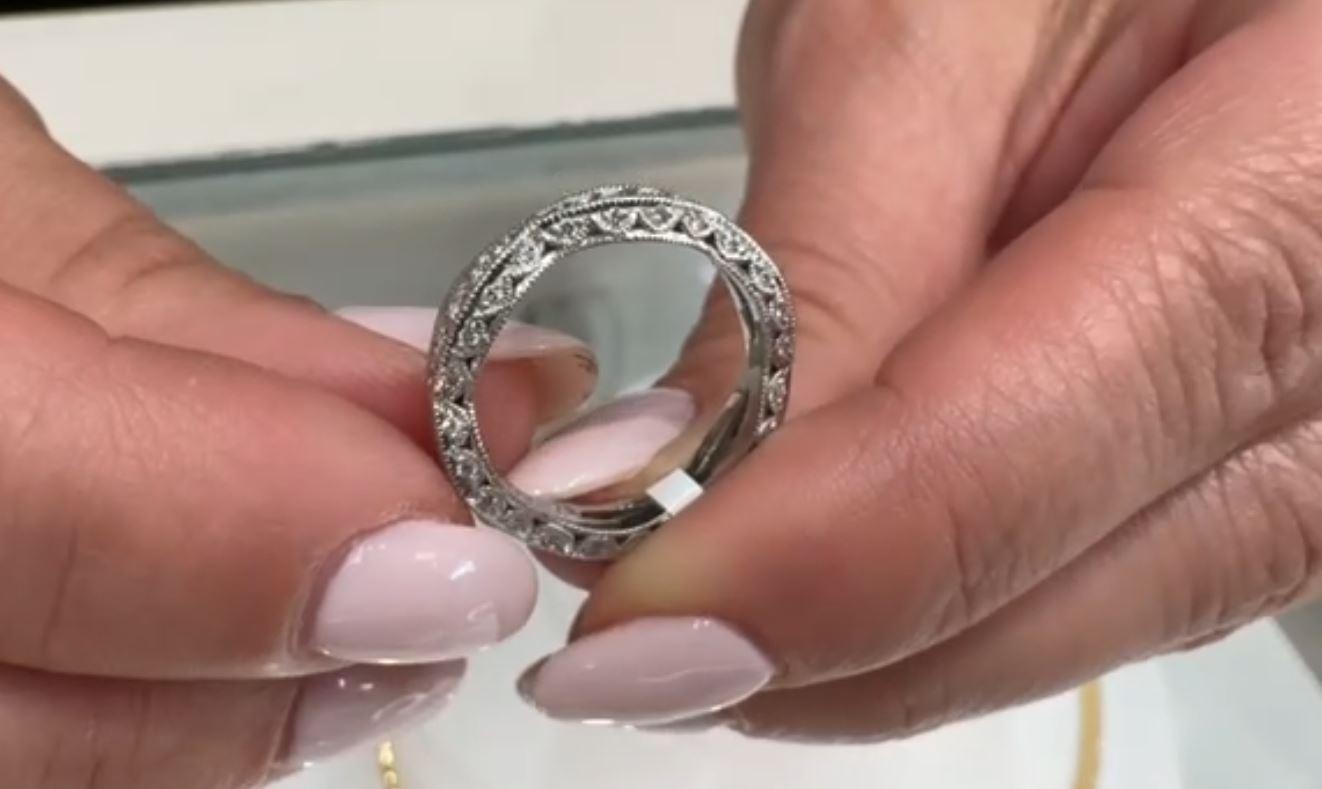 Women's Tacori 2578 18K White Gold Ribbon Style Eternity Ring with Diamonds 0.87 Carats For Sale