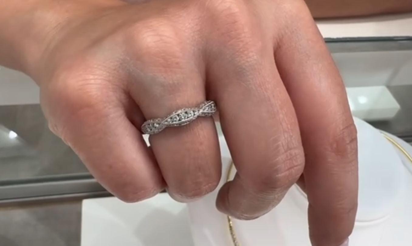 Tacori 2578 18K White Gold Ribbon Style Eternity Ring with Diamonds 0.87 Carats For Sale 2