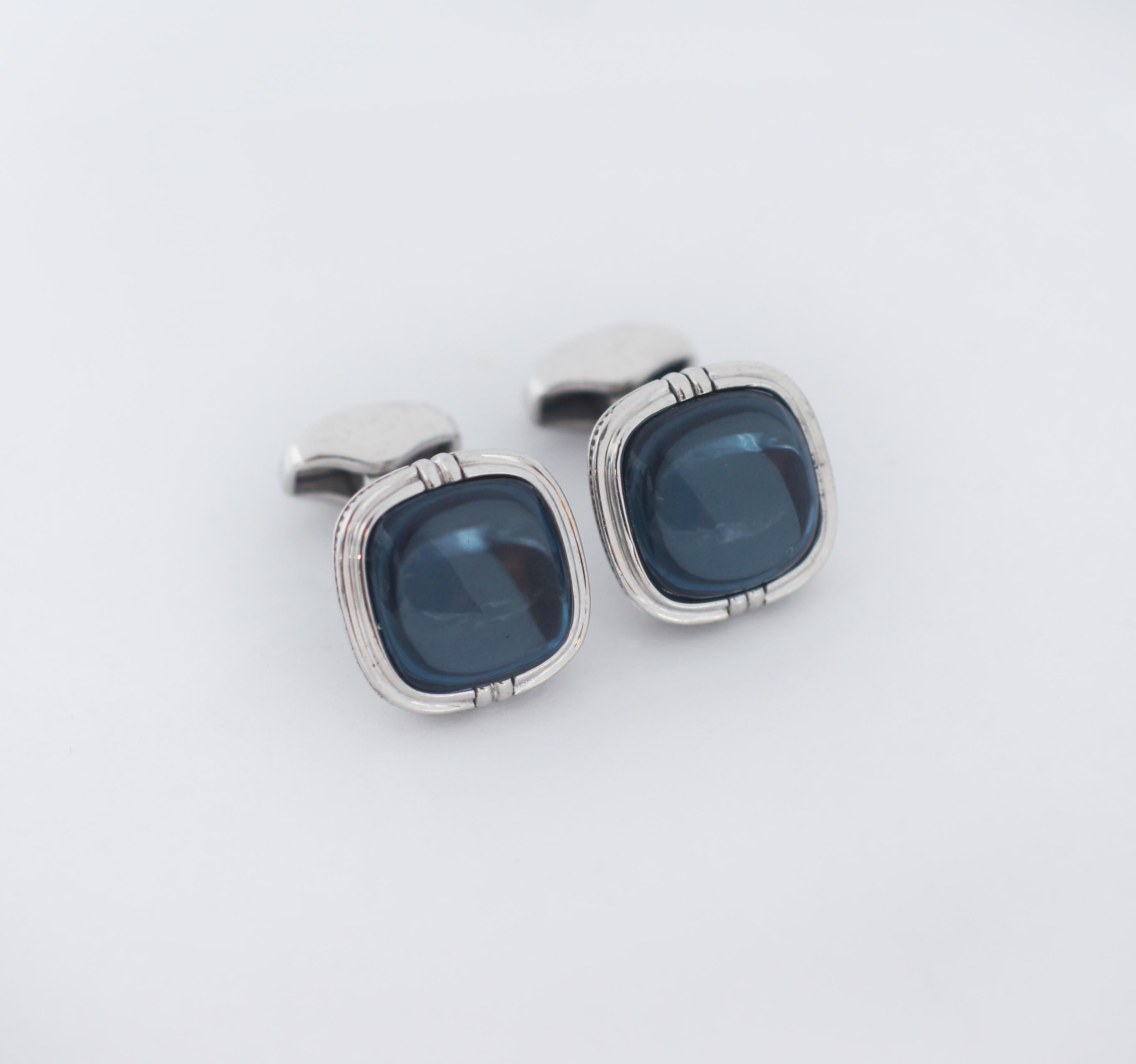 It's all in the details with these sophisticated silver and sky blue topaz over hematite cuff links. The Tacori Gentleman will step out in style with these bold statement pieces
TACORI
925 Silver
Cabochon
Sky Blue Topaz Over Hematite
Cuff Links
In
