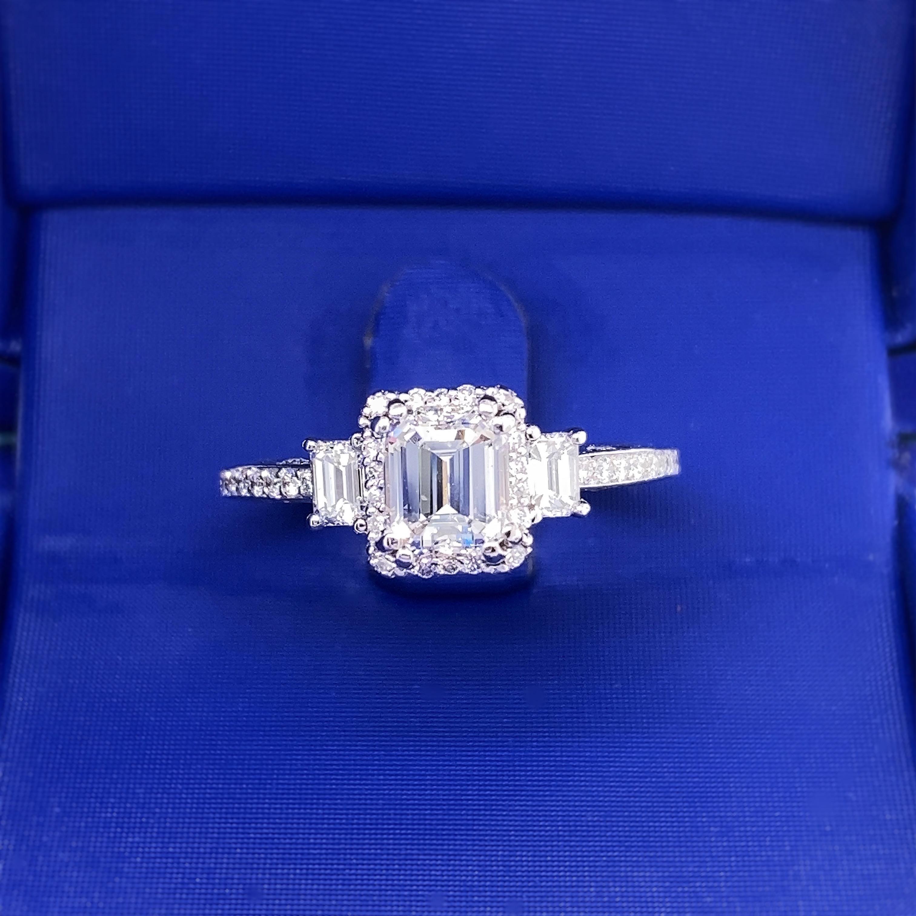 Tacori Dantela 1.56 Tcw Emerald Diamond Engagement Ring 18kt WG COA Certificate In Excellent Condition For Sale In San Diego, CA