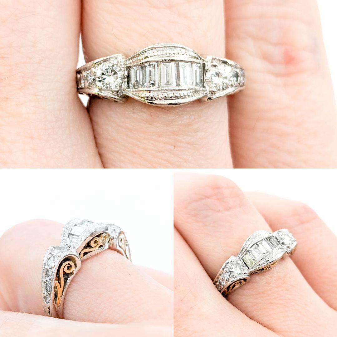 Tacori Diamant Brautmode Ring in 18k Gold & Platin

Wir präsentieren diesen wunderschönen Diamantring von Tacori aus 18 Karat Gelbgold und Platin. Der Ring besteht aus 0,50 ct Diamanten mit der Reinheit VS und einem farblosen weißen Farbton. Tacori