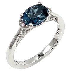 Anillo Tacori East West Oval London Blue Topaz de oro blanco de 8 quilates