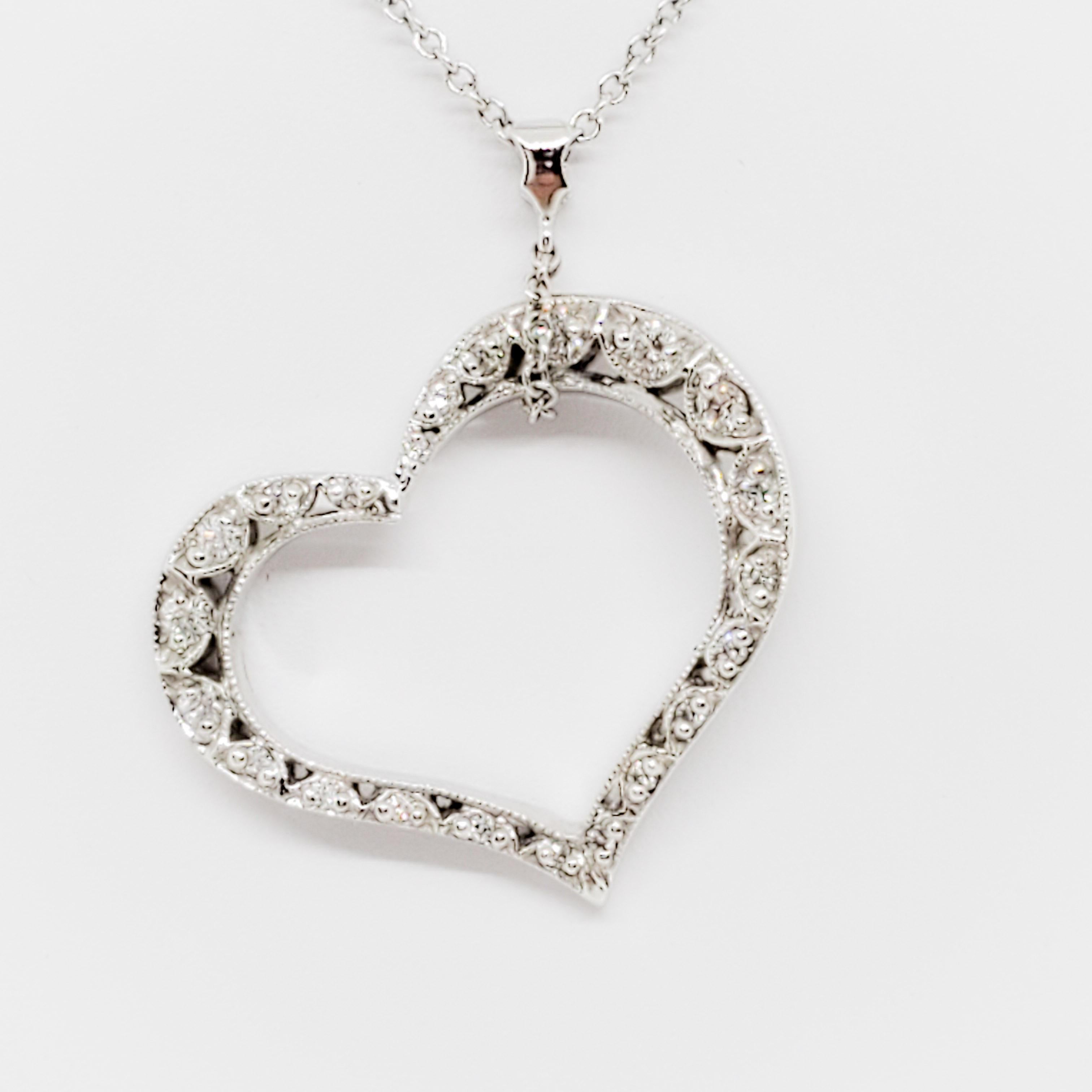 Tacori Estate White Diamond Heart Pendant Necklace in 18 Karat White Gold In Excellent Condition In Los Angeles, CA