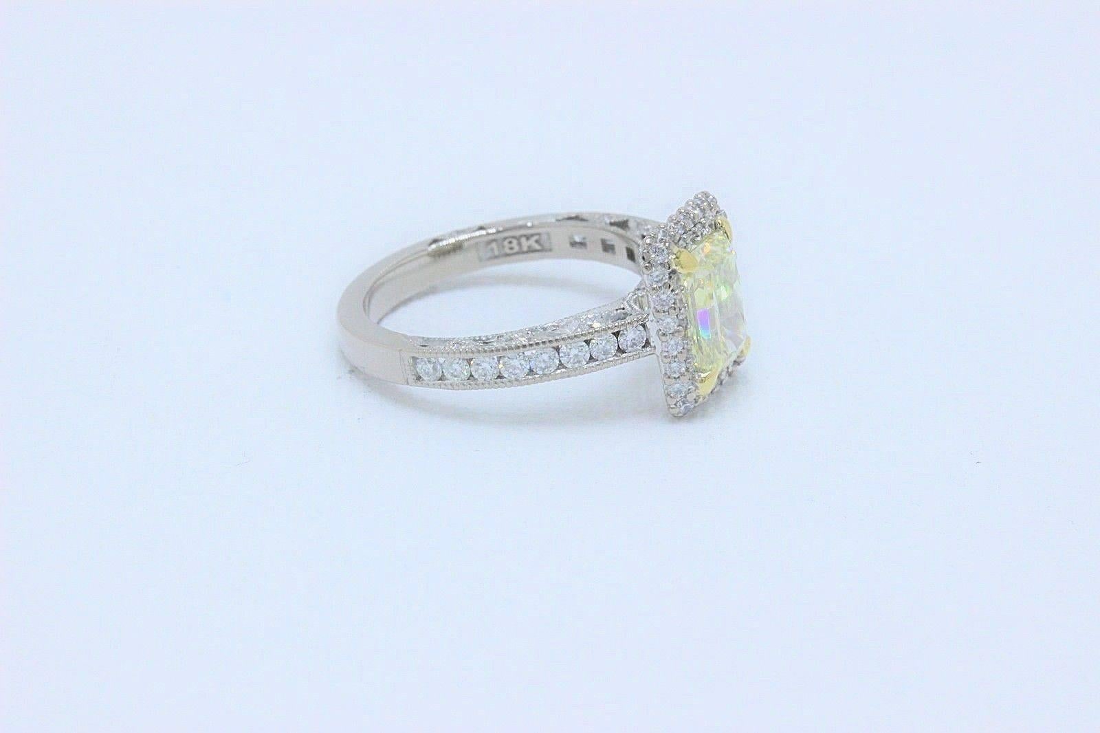 Tacori Fancy Light Yellow 1.98 TCW Diamond Ring in 18k White & Yellow Gold In Excellent Condition In San Diego, CA