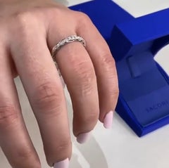 Tacori HT2516 Alianza de boda de oro blanco de 18 quilates con diamantes en forma de flor