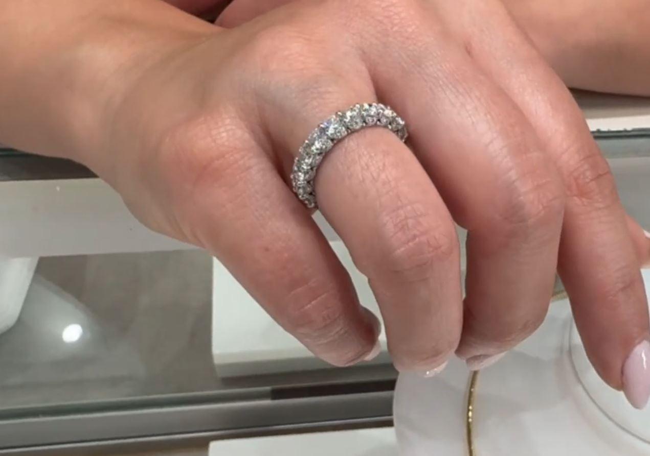 Tacori HT2632 18k White Gold Eternity Ring with Round Diamonds 3.20 Carats G/VS For Sale 1