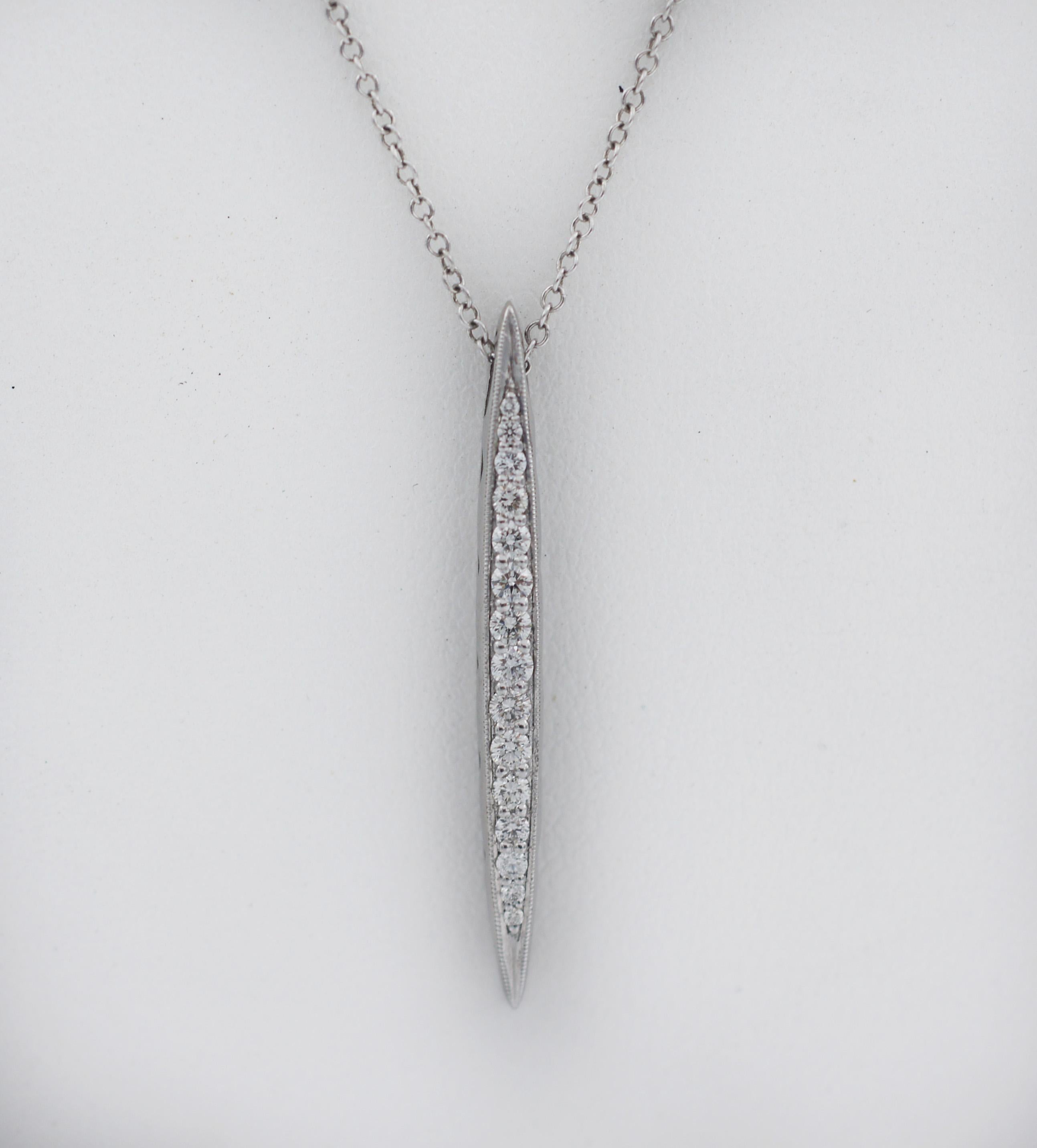 The Ivy Lane
Surfboard Pendant in Silver
Style # SN192
For the Tacori Girl looking to exude timeless elegance and modern edge all at the same time. A truly luxurious string of diamonds that will elevate your daytime look.
Pendant: 1.5 inches