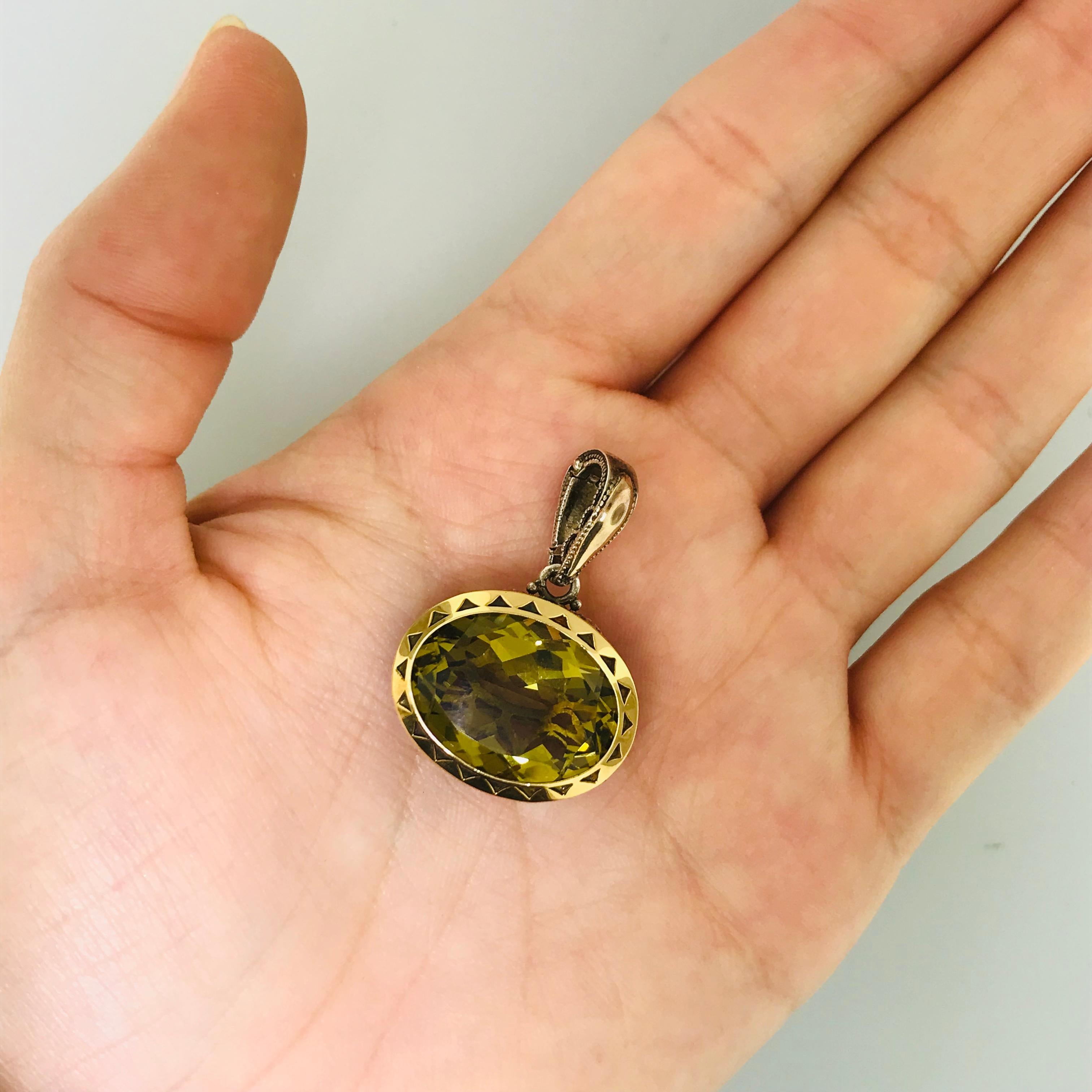 This original Tacori diamond & olive quartz pendant enhancer is a Tacori and comes with its authenticity papers. The pendant comes with a Tacori jewelry pouch, the Tacori 18K 925 