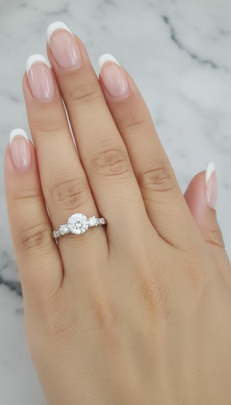 Tacori Anillo de Compromiso de Platino y Oro Amarillo de 18 K Semimontura Redonda de Tres Piedras en Excelente estado para la venta en Chicago, IL