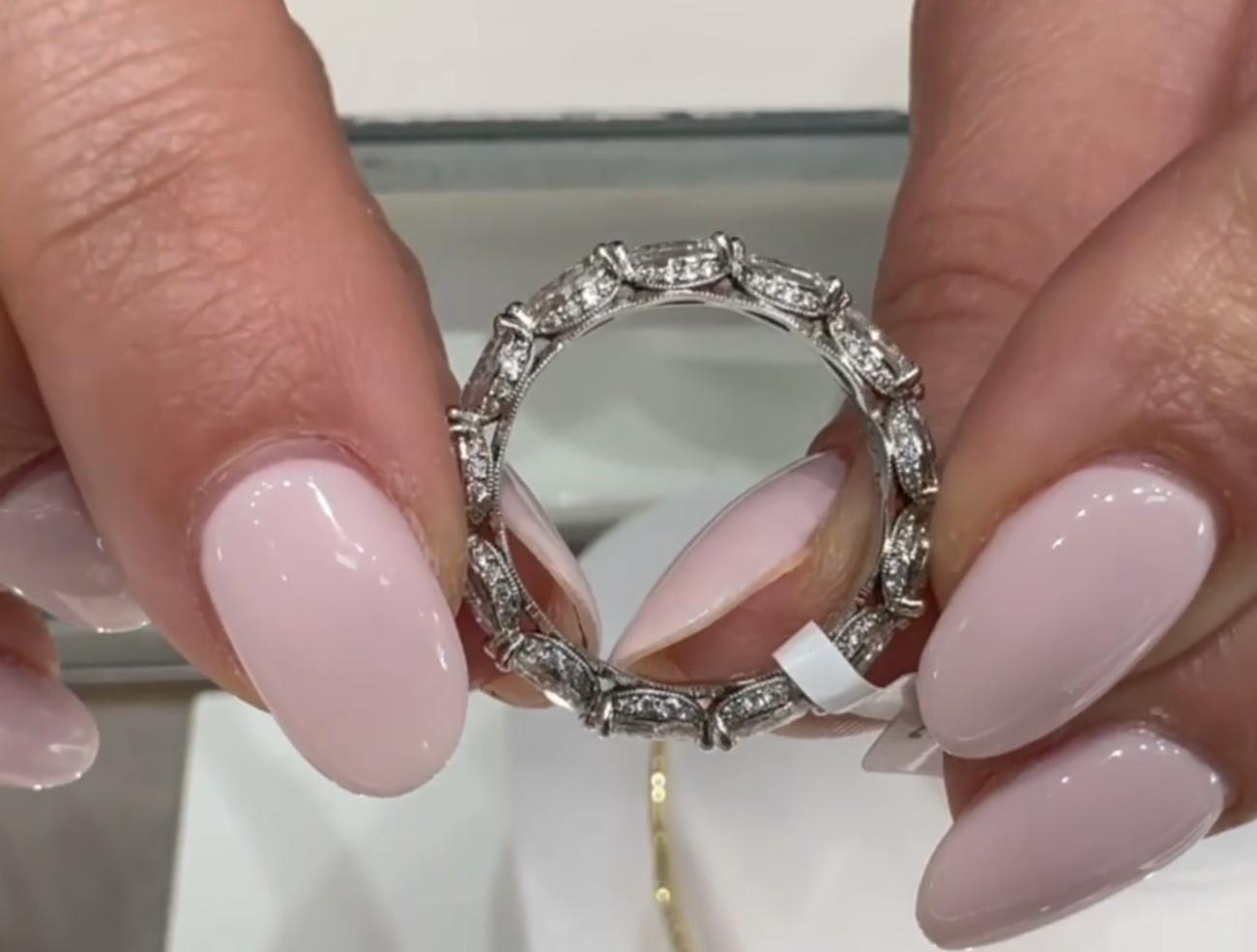 Tacori - Fascia per l'eternità in platino con diamanti a forma di pera da 2,22 carati in vendita 2
