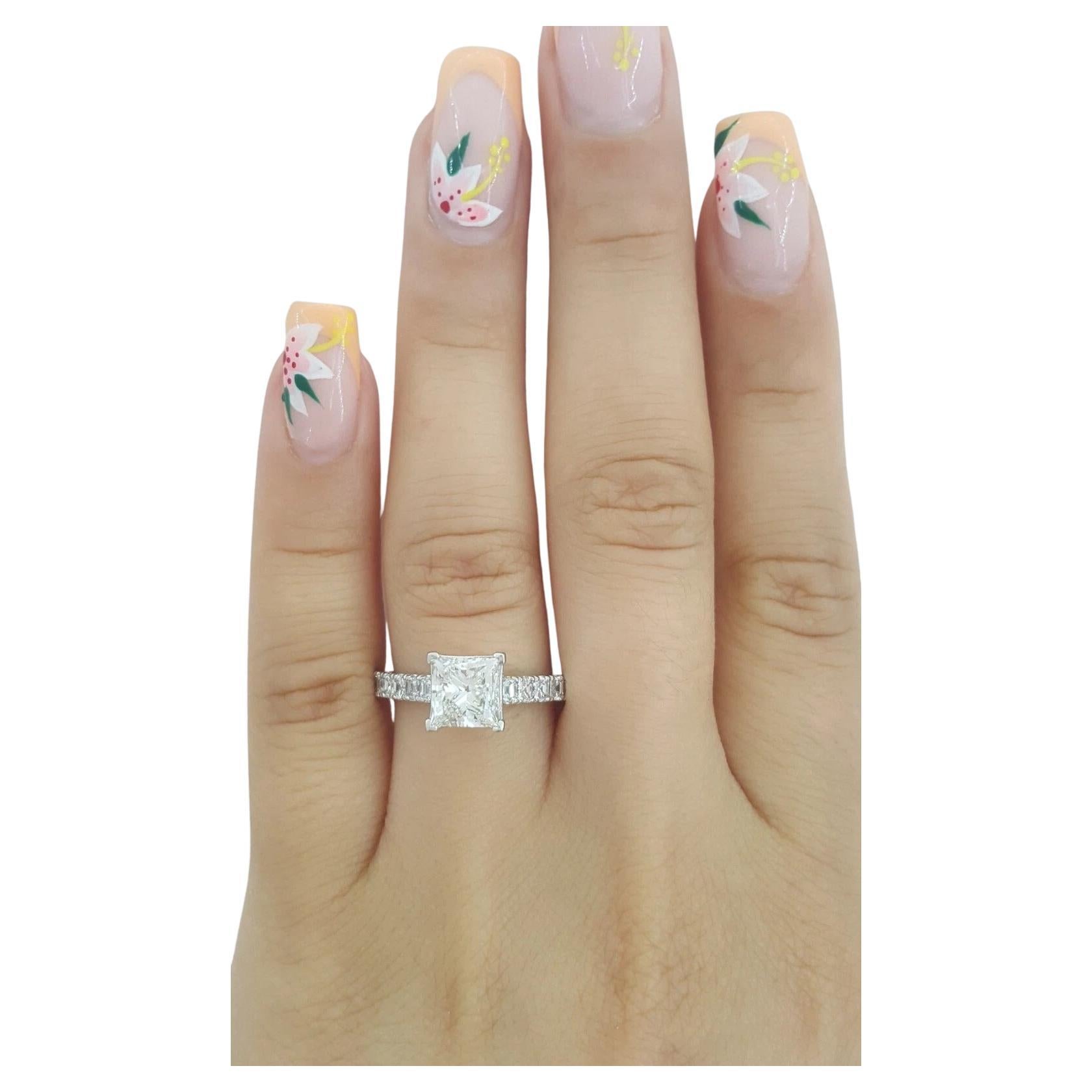 Tacori Verlobungsring mit Diamant im Prinzessinnenschliff und sauberer Mondsichel im Zustand „Hervorragend“ im Angebot in Chicago, IL