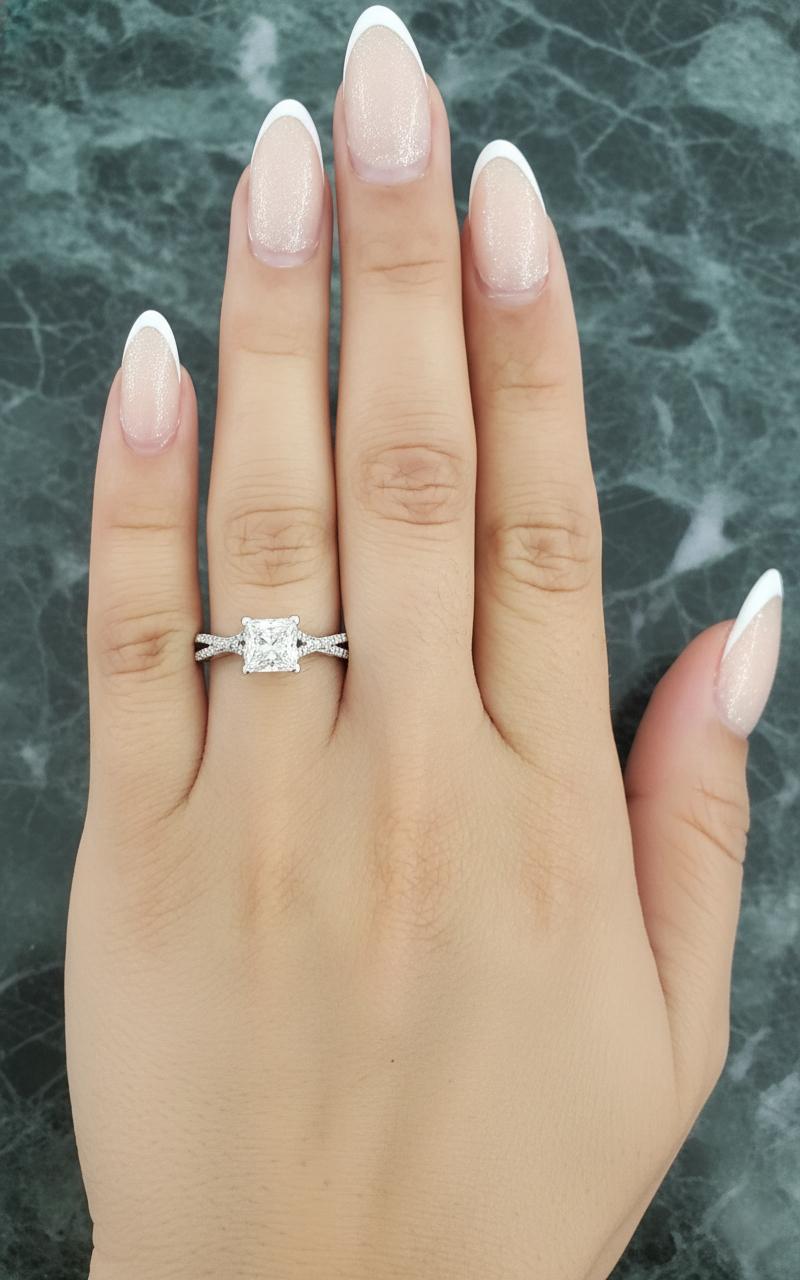 Tacori Anillo de compromiso de diamantes talla princesa en oro blanco de 18 quilates Contemporáneo en venta