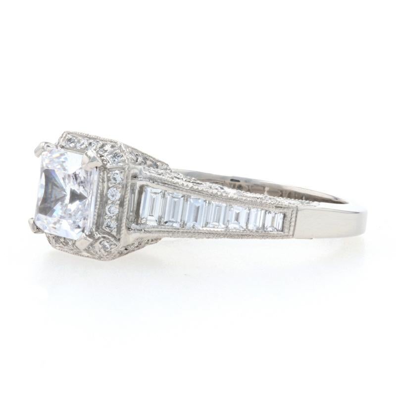 Tacori Verlobungsring mit umgekehrtem Halbmond-Halo aus Platin HT2531 (Rundschliff)