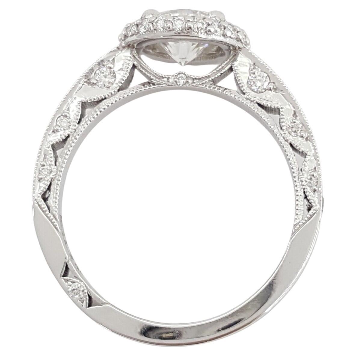 Tacori Round Brilliant Cut Halo Platinum Engagement Ring In Excellent Condition For Sale In Rome, IT