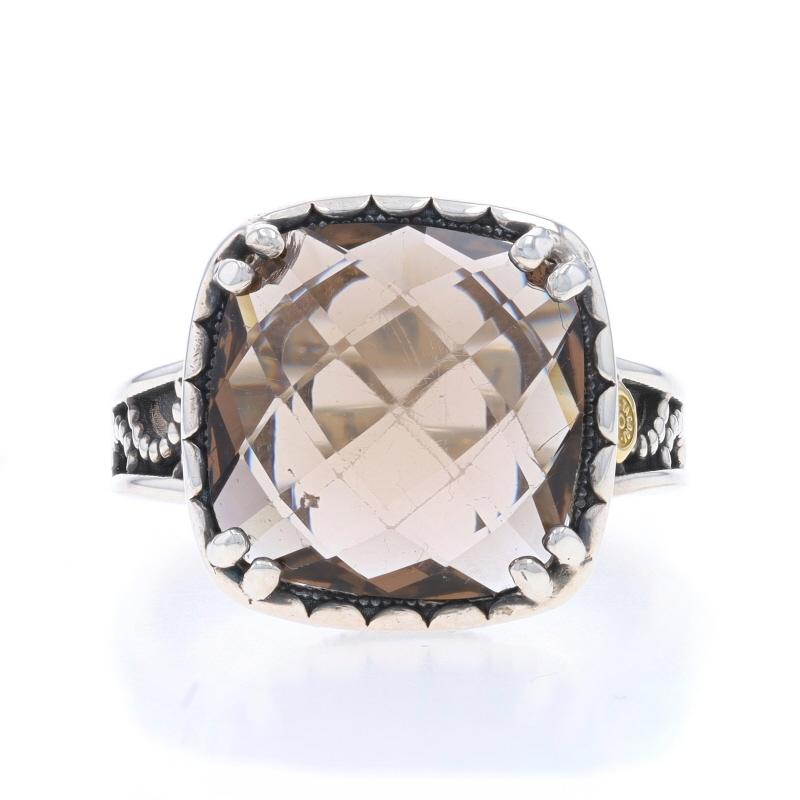 Taglia: 6 3/4
Costo della taglia: Up & Up di 1 taglia per $20

Marchio: Tacori

Contenuto metallico: Argento Sterling e oro giallo 18k

Informazioni su A. Stone

Quarzo fumé naturale
Taglio: Cabochon quadrato a scacchiera
Colore: marrone

Stile: