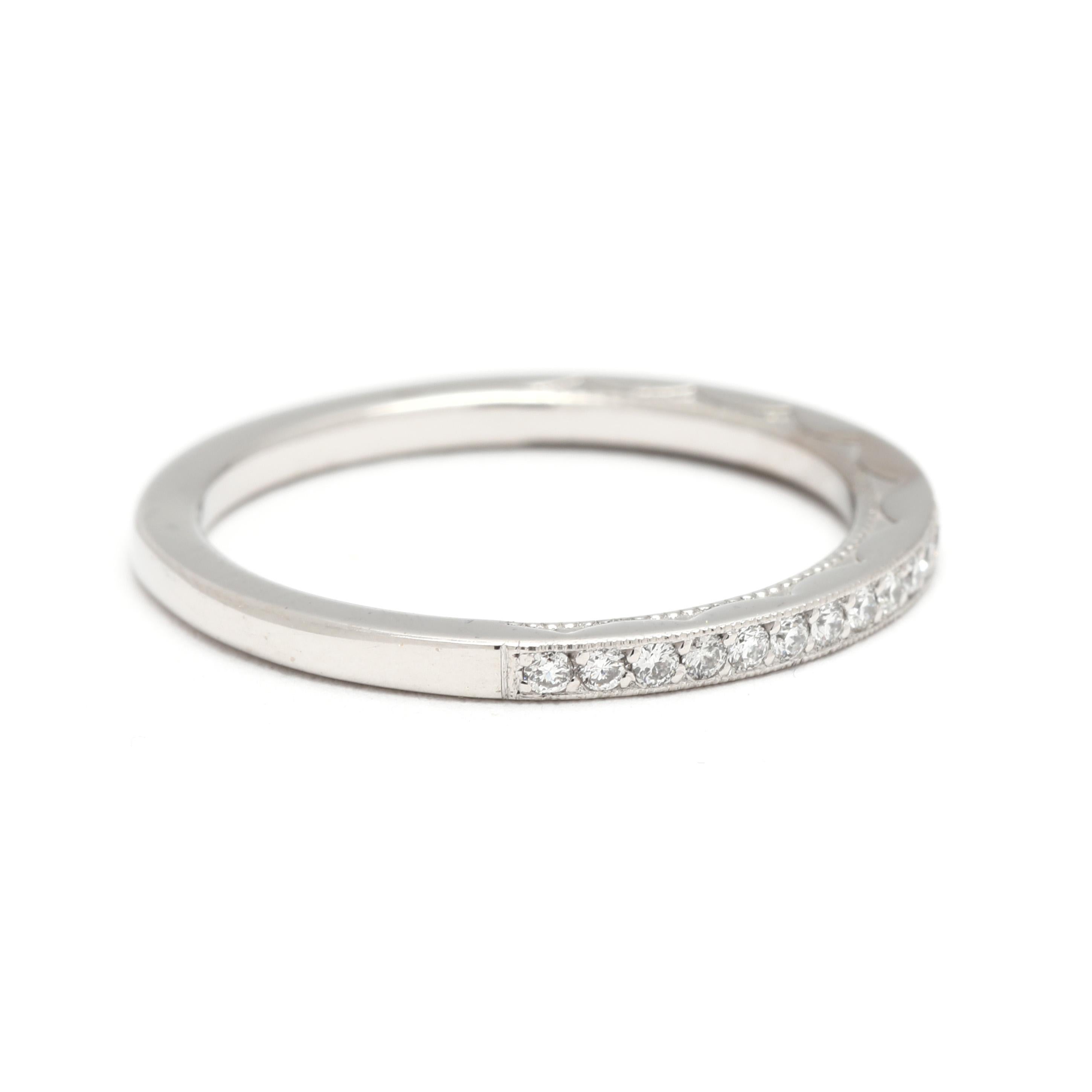 Pietre:
diamante, 20 pietre
taglio rotondo brillante
1.1 mm
circa .10 carati totali
Colore GH/ chiarezza VS1-2

Anello misura 5,75

Altezza dal dito: 2.1 mm

Larghezza: 1.6 mm

Peso: 1,4 dwts. / 2,2 grammi

Timbro: 