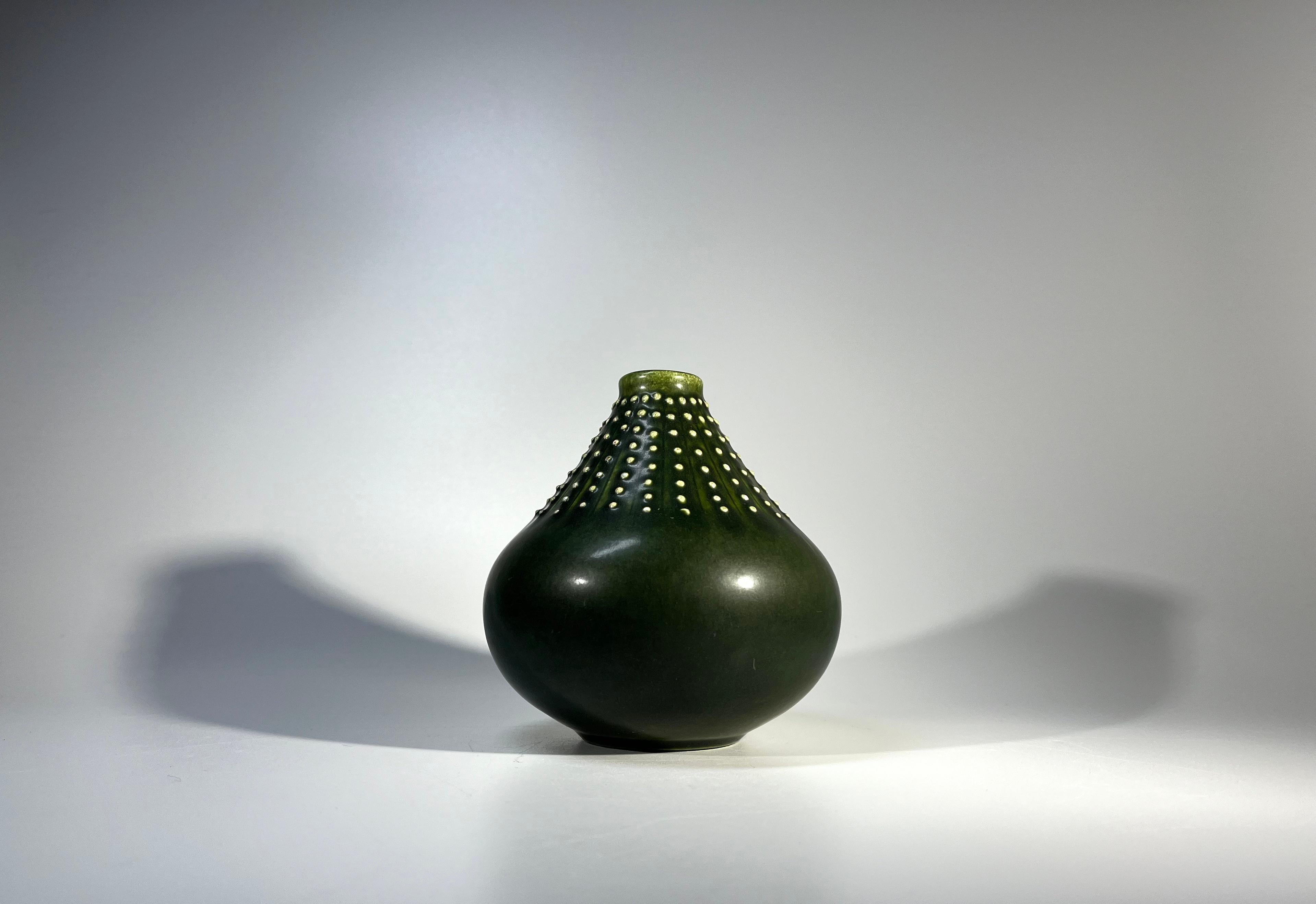Tactile, Understated Vase By Dietlinde Hein, Knabstrup, Denmark. c1960 In Good Condition In Rothley, Leicestershire