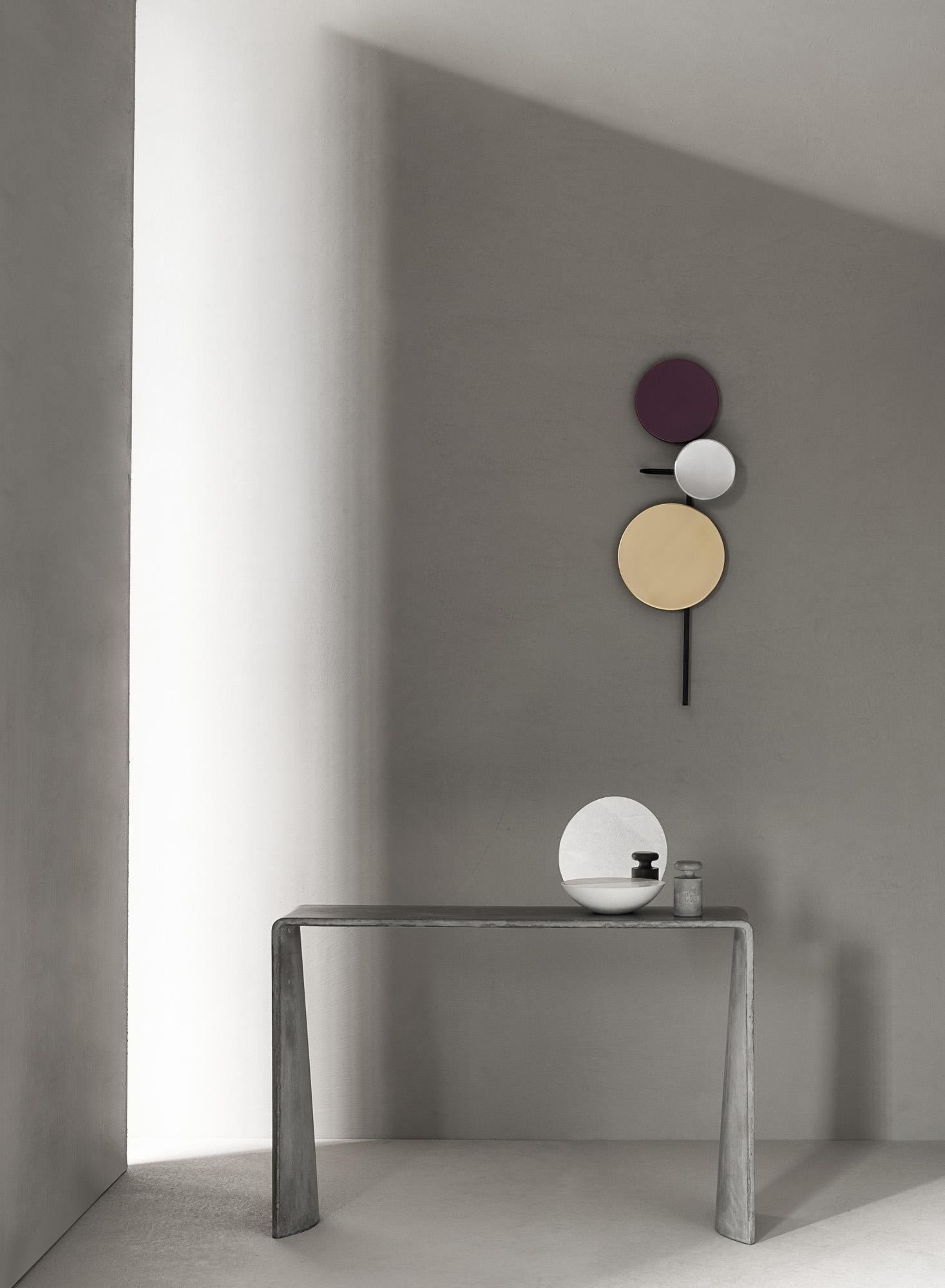 La ligne Tadao, créée en hommage au célèbre architecte avec lequel nous partageons une approche minimaliste et l'utilisation créative du matériau, est la synthèse parfaite de notre philosophie : notre étude de la structure transforme le matériau en