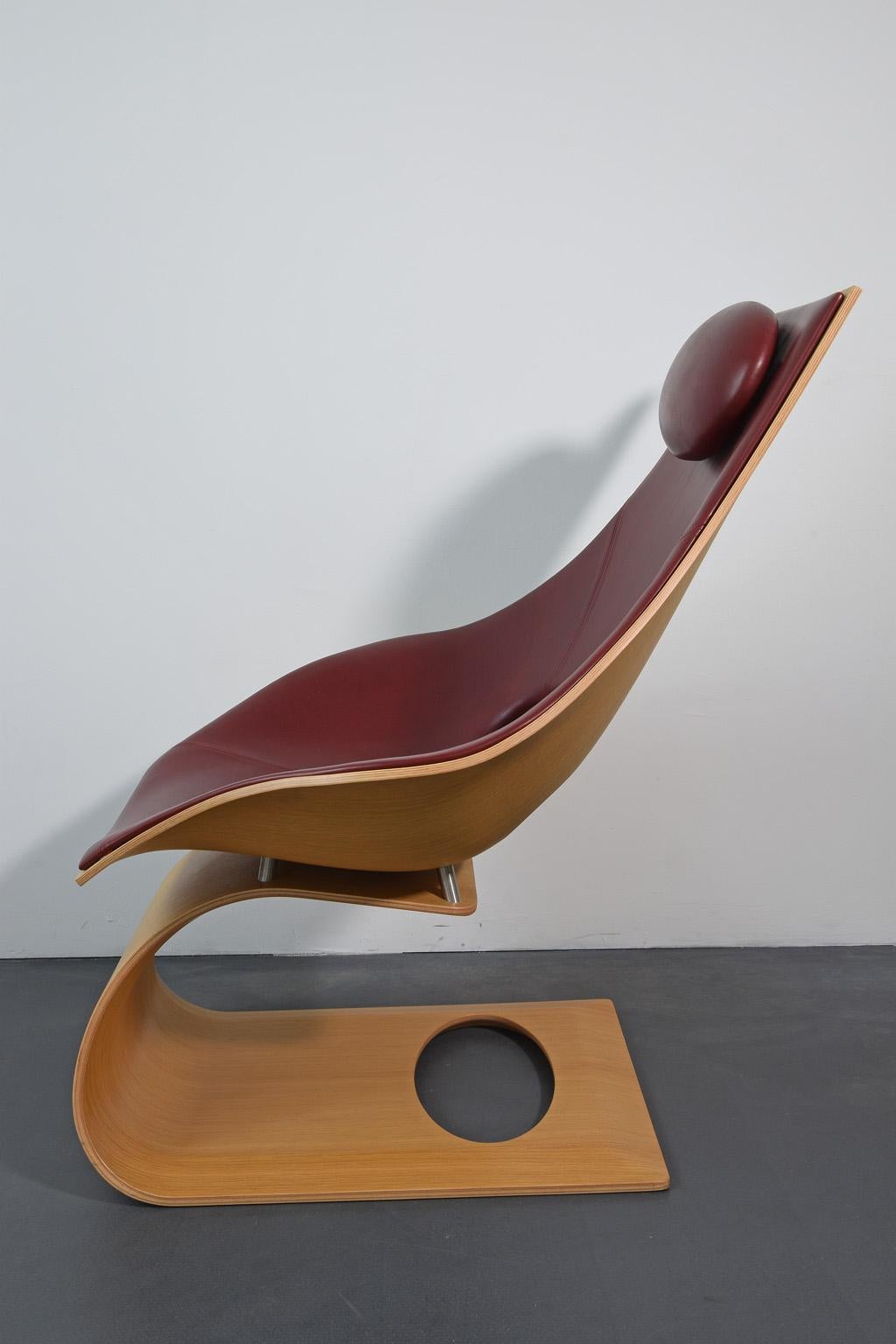 Tadao Ando Dream Chair TA 001 Oak Front Upholstered Bordeaux, Carl Hansen & Søn In Good Condition For Sale In Nürnberg, Bavaria