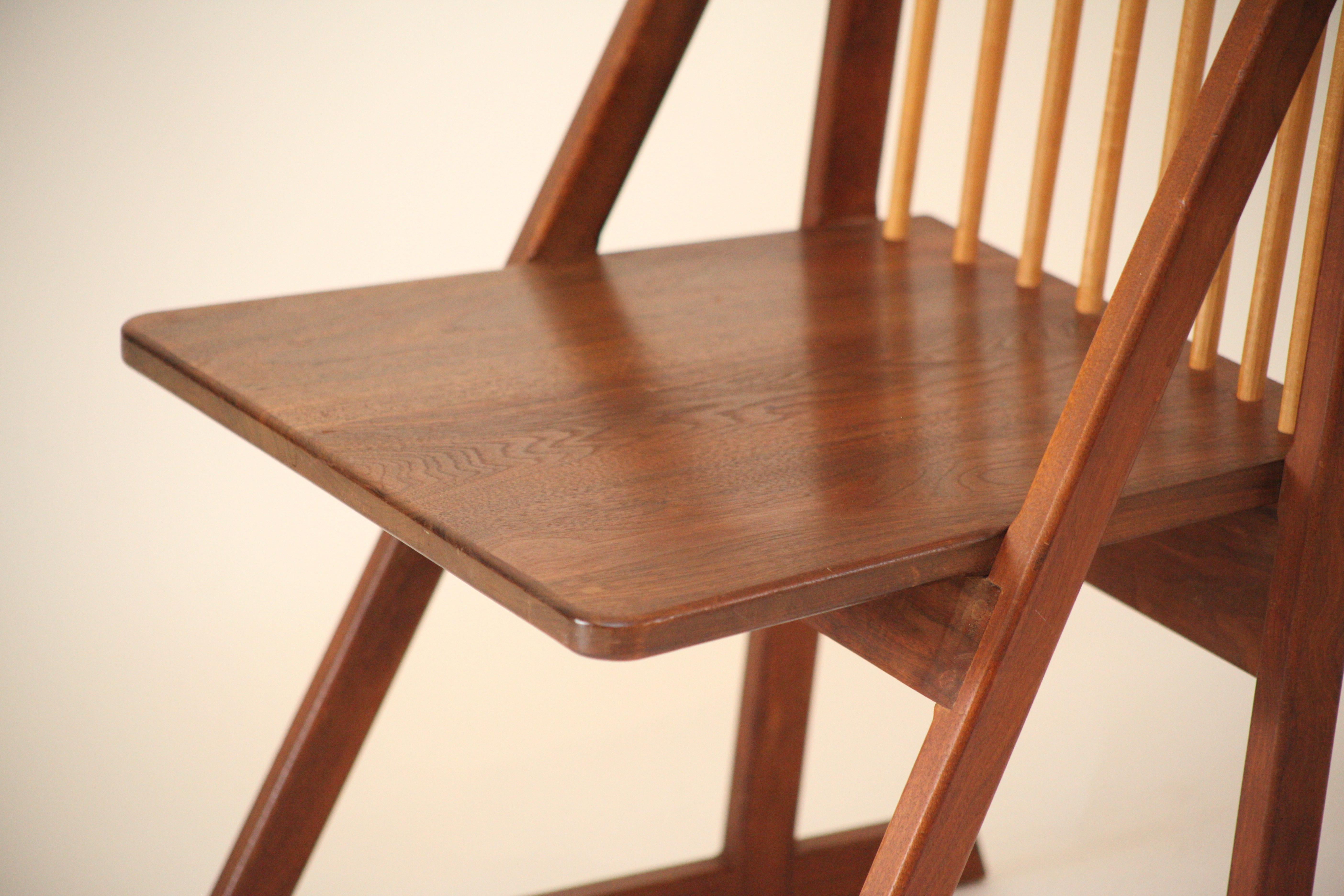 Tadao Arimoto Walnut Spindle Back Chair, 1980s (Walnuss) im Angebot