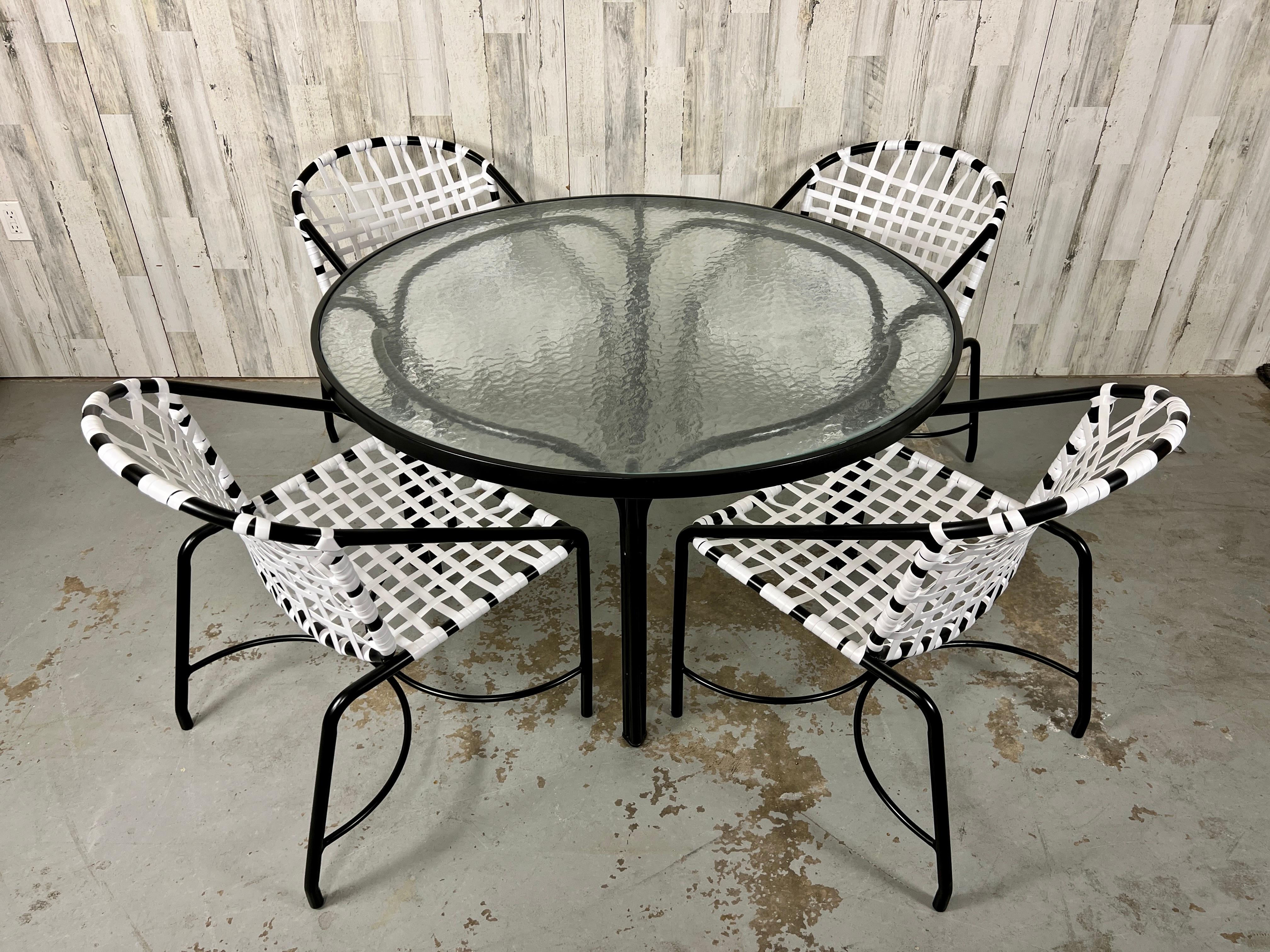 Mid-Century Modern Tadao Inouye pour Brown Jordan Kantan Patio Table et quatre chaises en vente