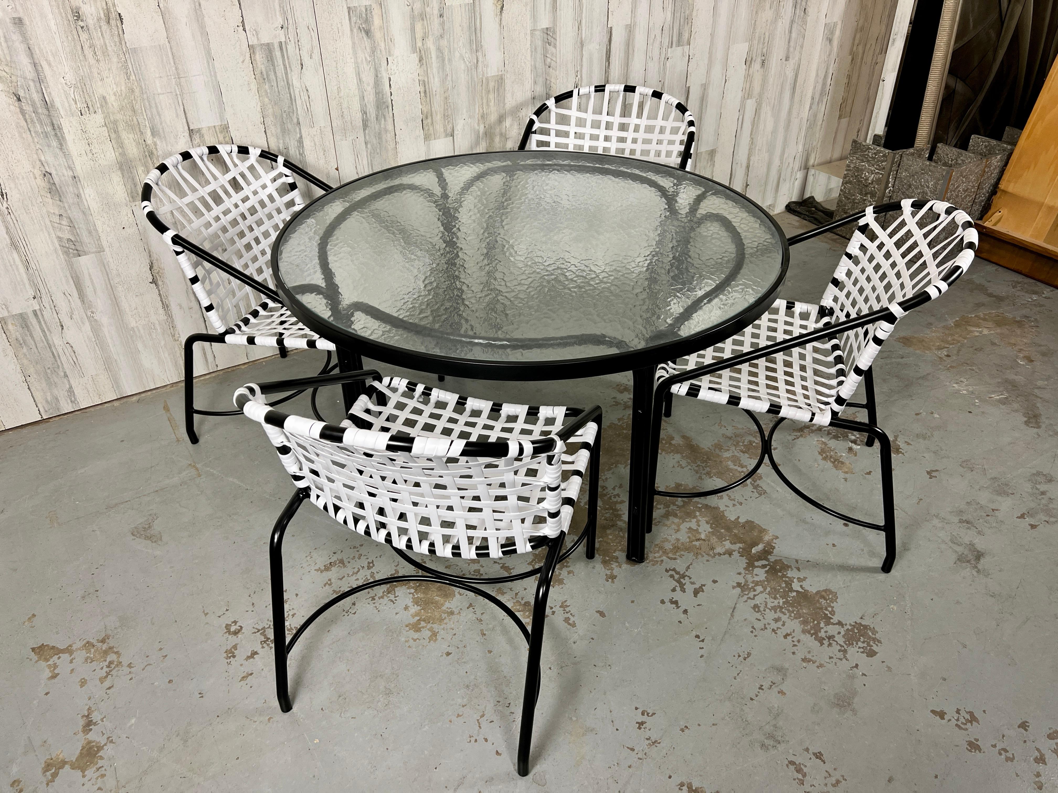 Nord-américain Tadao Inouye pour Brown Jordan Kantan Patio Table et quatre chaises en vente