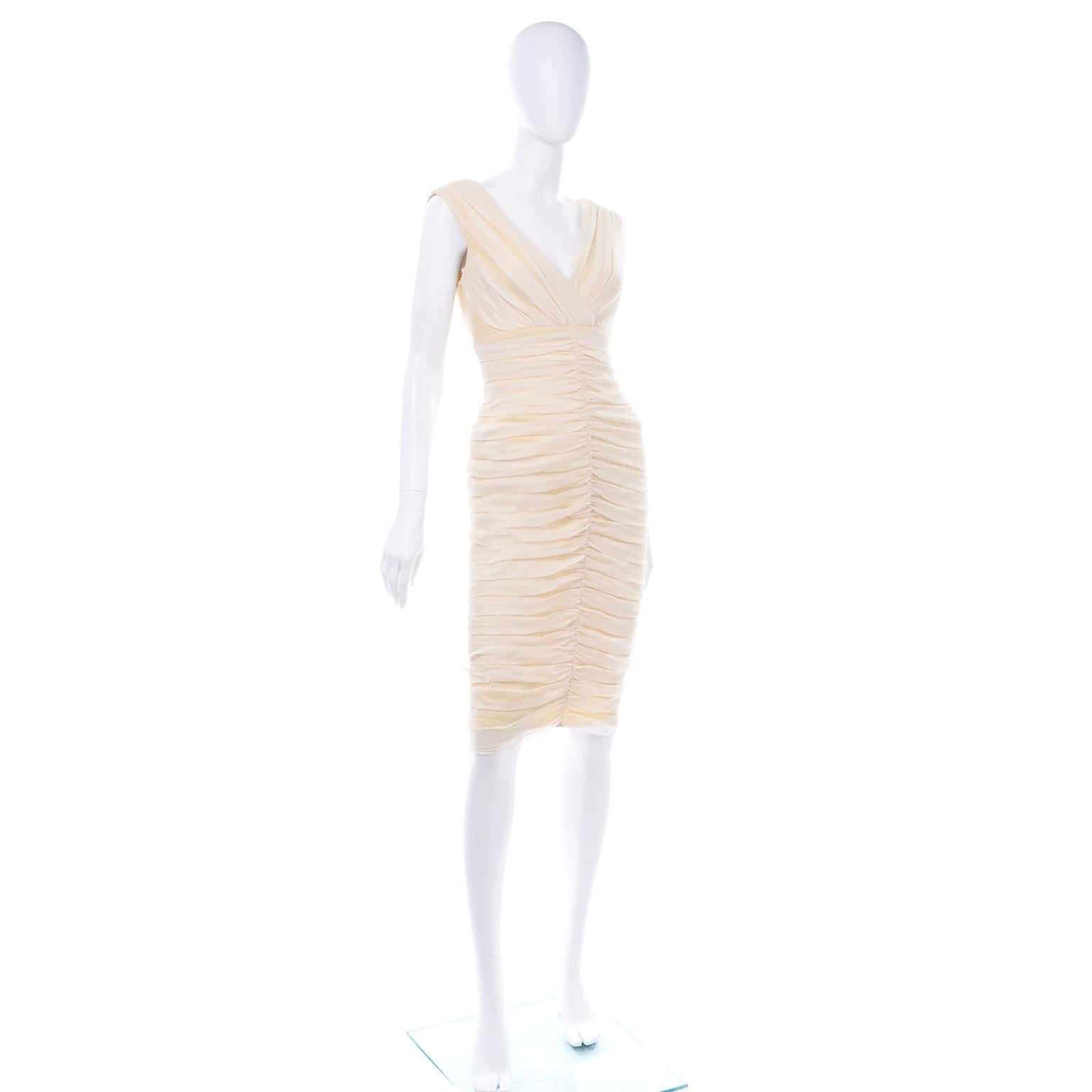 Tadashi Ruched Cream Bodycon Vintage Dress In Excellent Condition For Sale In Portland, OR