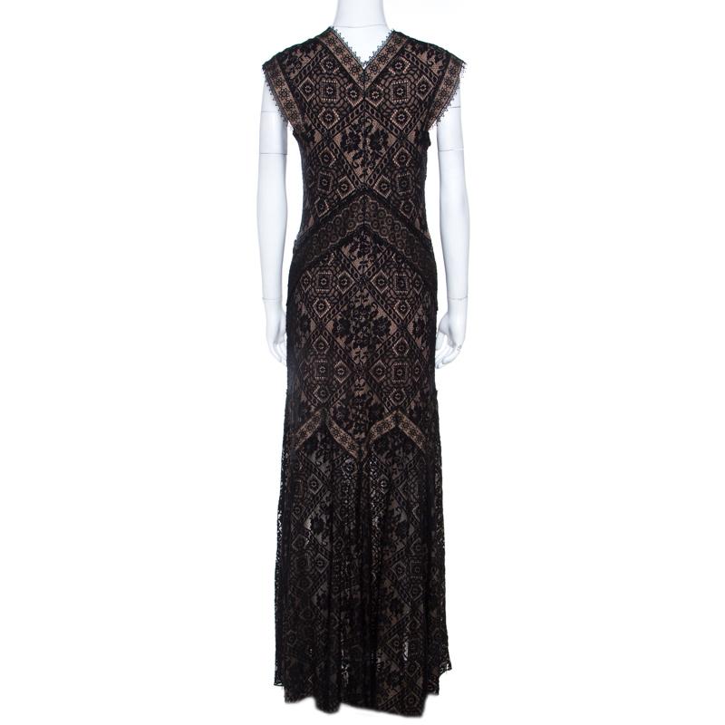 Feminine and beautiful, this Tadashi Shoji ensemble is a true example of the brand's sophisticated designs. This elegant black gown has a comfortable fit and an elegant appeal to suit your evening look needs. Masterfully tailored in blended fabric,