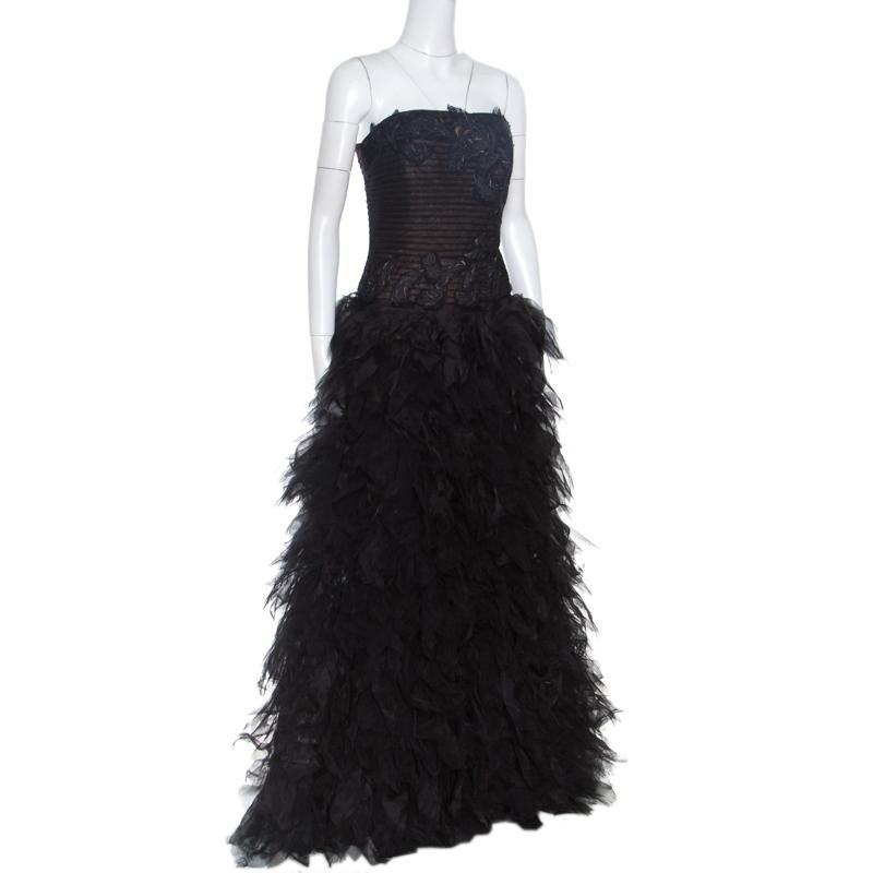 Tadashi Shoji's Fall-Winter 2015 collection was all about floating, aerial dresses with a sense of flight. A part of the collection, this black strapless gown comes with an embroidered bodice and beautifully feathered, tulle bottom. This flattering