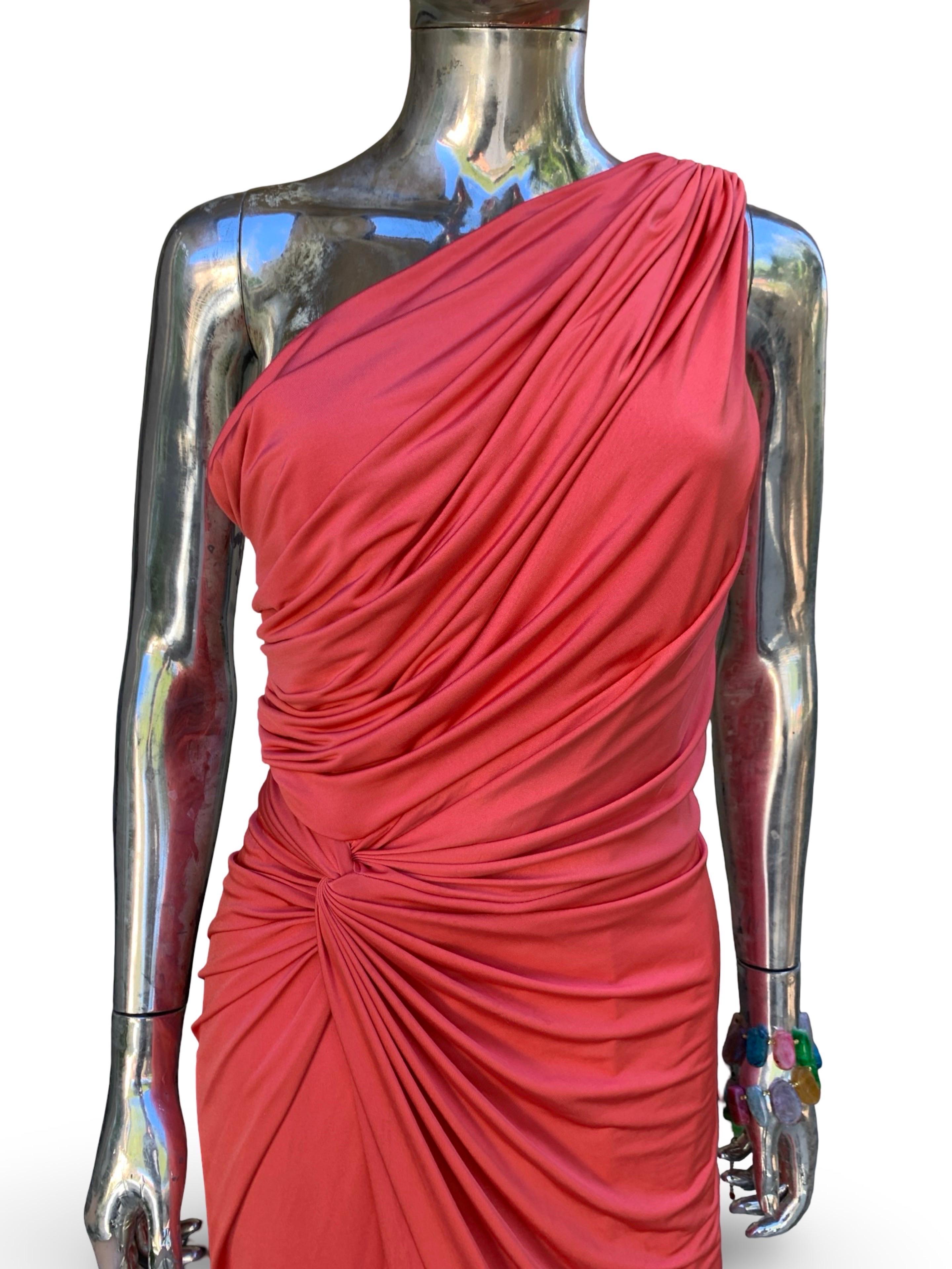 Tadashi Shoji Collectiion Robe drapée asymétrique en corail Taille M en vente 5