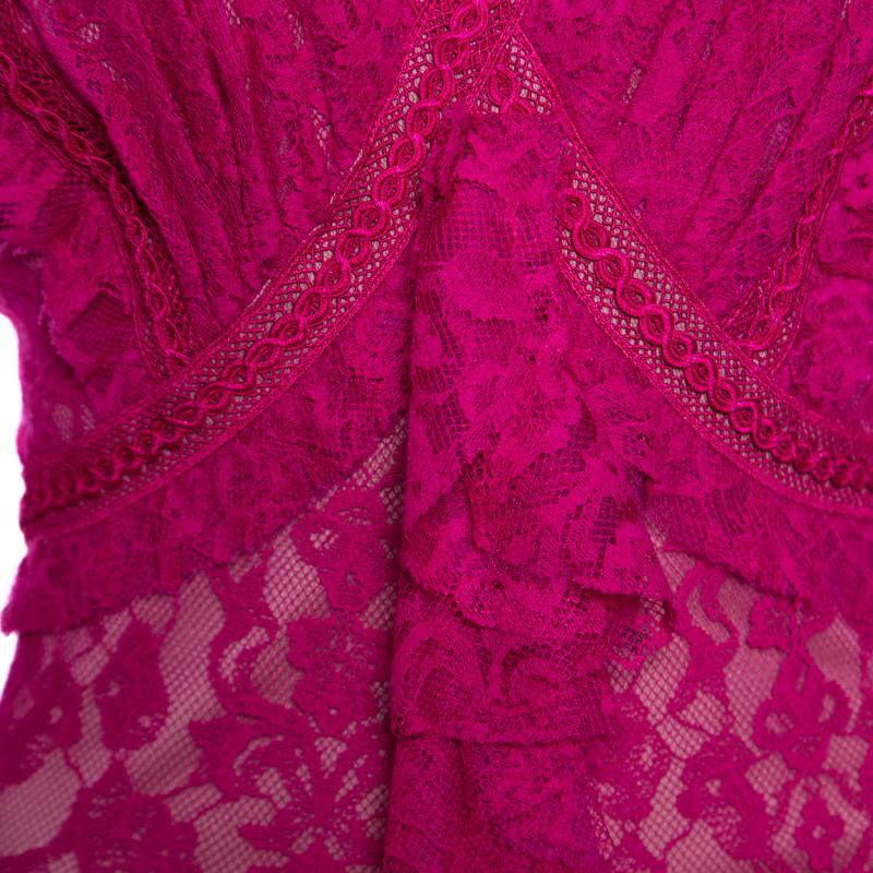 Tadashi Shoji Fuchsia Lace Overlay Detail Ruffle Front Asymmetric Marcellus Dres im Zustand „Neu“ in Dubai, Al Qouz 2