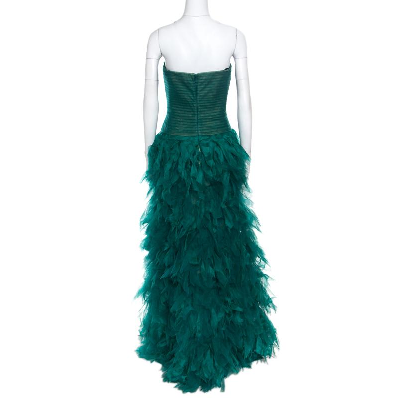 Gorgeous and very stylish, this gown is indeed a matchless creation from the house of Tadashi Shoji. The green strapless gown is made of a blend of fabrics and features an artistic silhouette. It flaunts an embroidered bodice and a tulle faux