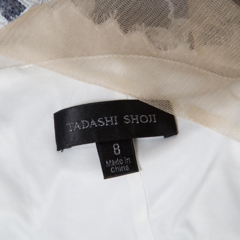 Tadashi Shoji Illusion Neckline Navy and Ivory Myrna Lace Gown M In New Condition In Dubai, Al Qouz 2