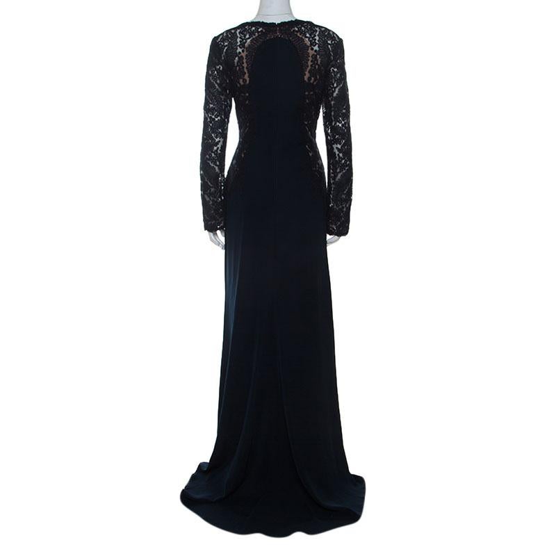 An exquisite creation from Tadashi Shoji, this dress is exactly what an evening gown should be. It comes in a lovely shade of navy blue, crafted from a blend of quality fabrics, it is enveloped in delicate lace. The lace enhances the feminine