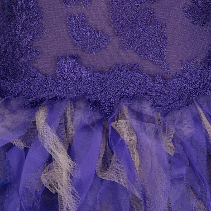 Tadashi Shoji Purple and Begie Tulle Embroidered Faux Feather Strapless Dress M im Zustand „Gut“ in Dubai, Al Qouz 2