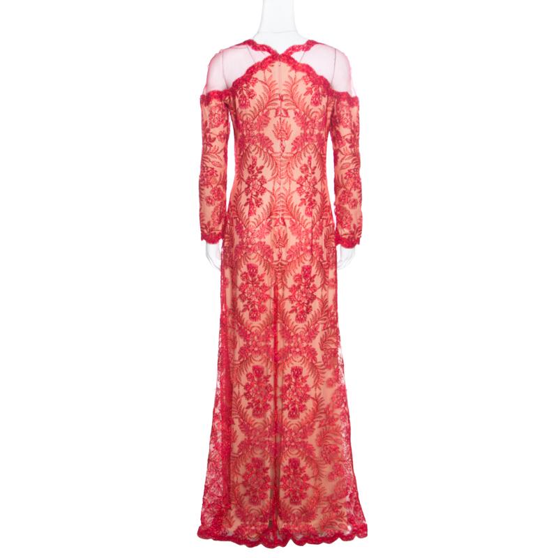 Resplendent and ravishing in red, this gown from Tadashi Shoji is sure to set hearts racing. The stunning creation is made of a polyester blend and features a flattering silhouette. It flaunts a floral embroidered design all over with sheer shoulder
