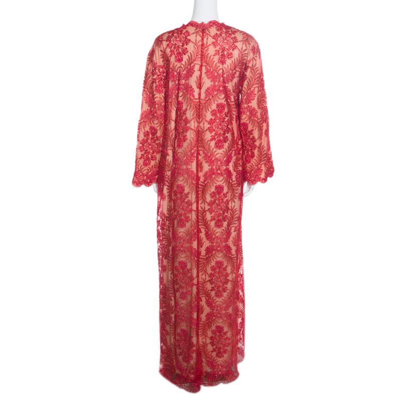 Resplendent and ravishing in red, this long coat from Tadashi Shoji is sure to set hearts racing. The stunning creation is made of a polyester blend and features a chic silhouette. It flaunts a metallic chord floral embroidered design all over with