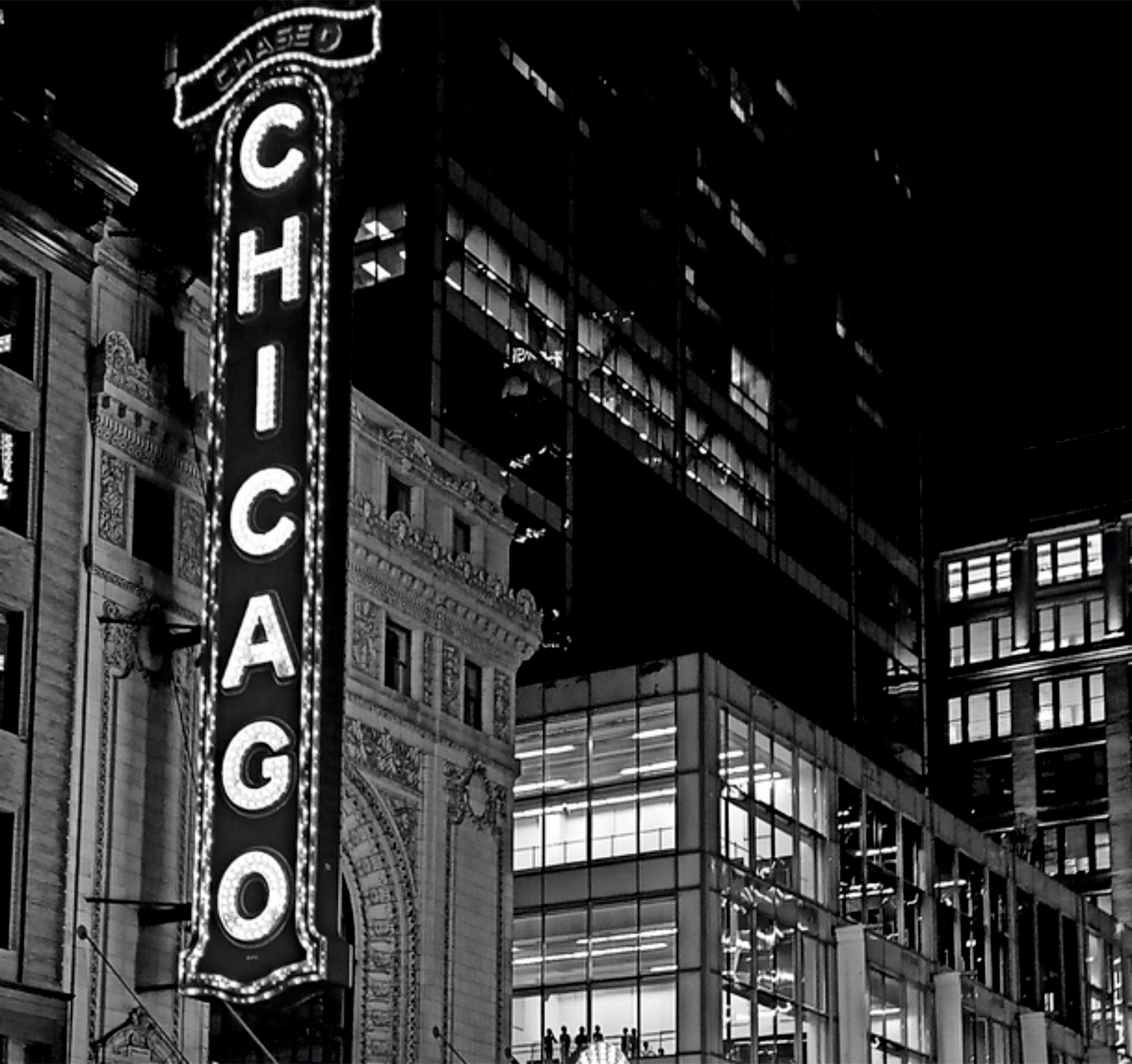 Chicago II  is a limited-edition black & white photograph by contemporary artist Tadeusz Zych from the series entitled Black and white States. The photo was taken during a trip to the United States of America in 2022. Edition number 1/5.

Prints of