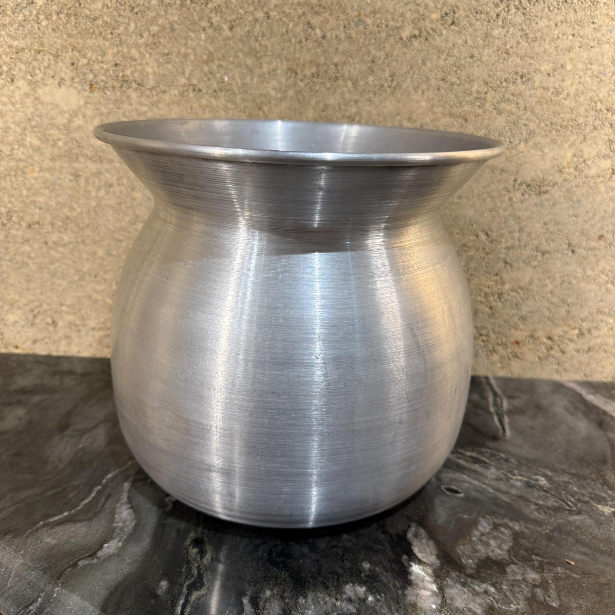 Tae Heng Long Aluminium Schüssel Dampfer Reis Thai (Patiniert) im Angebot