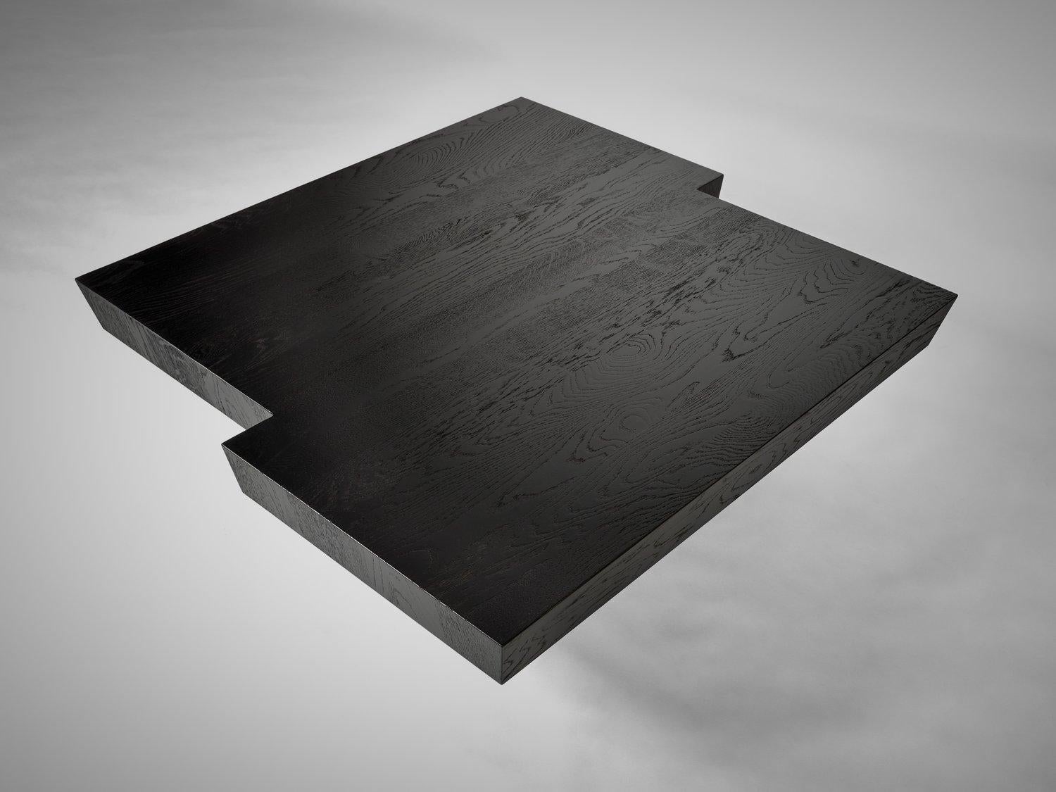 Autre Taes 138 Table basse carrée en chêne européen noir par Mokko Amsterdam en vente