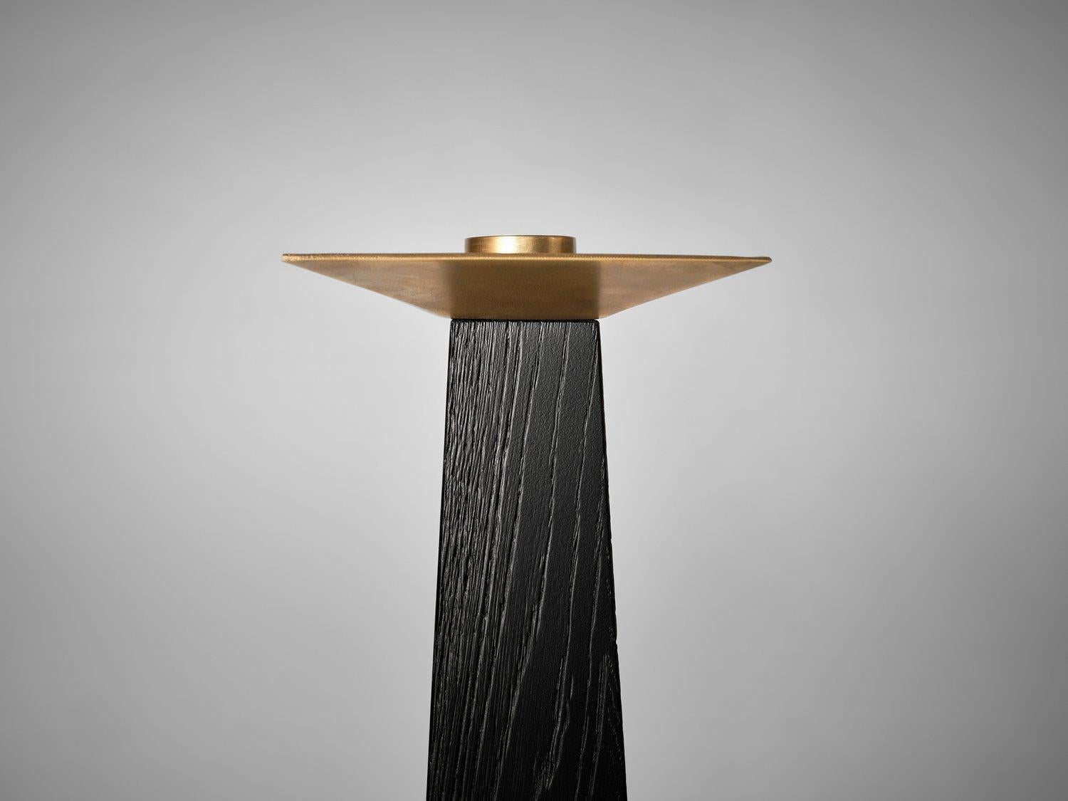 Portavelas Taes de roble europeo negro by Mokko Amsterdam Posmoderno en venta