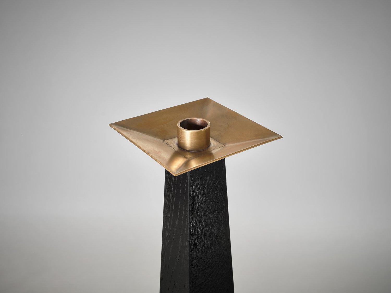 Portavelas Taes de roble europeo negro by Mokko Amsterdam Holandés en venta