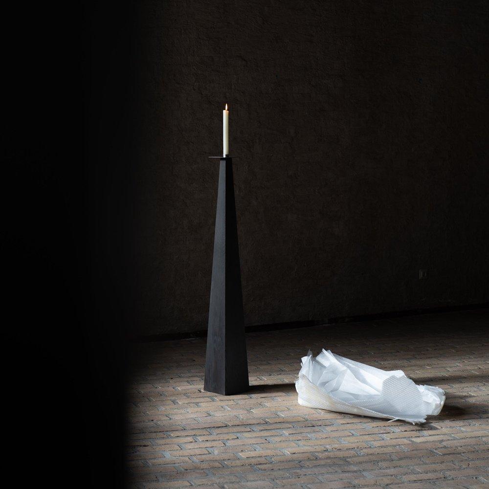 Portavelas Taes de roble europeo negro by Mokko Amsterdam Otro en venta