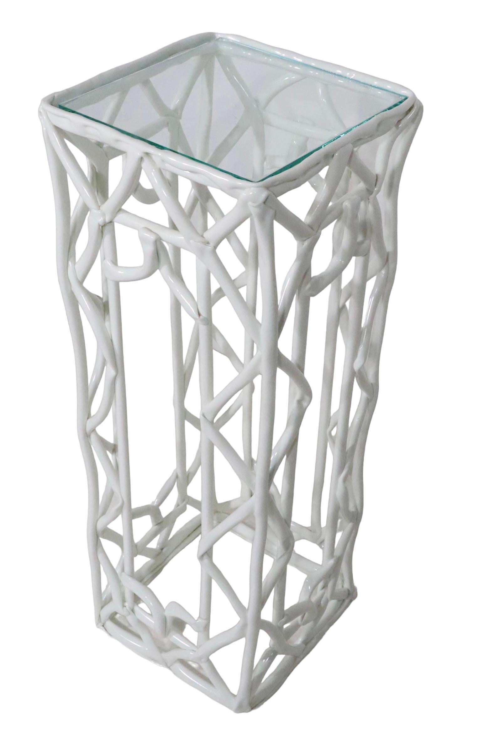 20ième siècle The Pedestal Table Brutalist en résine avec plateau en verre C.I.C. en vente