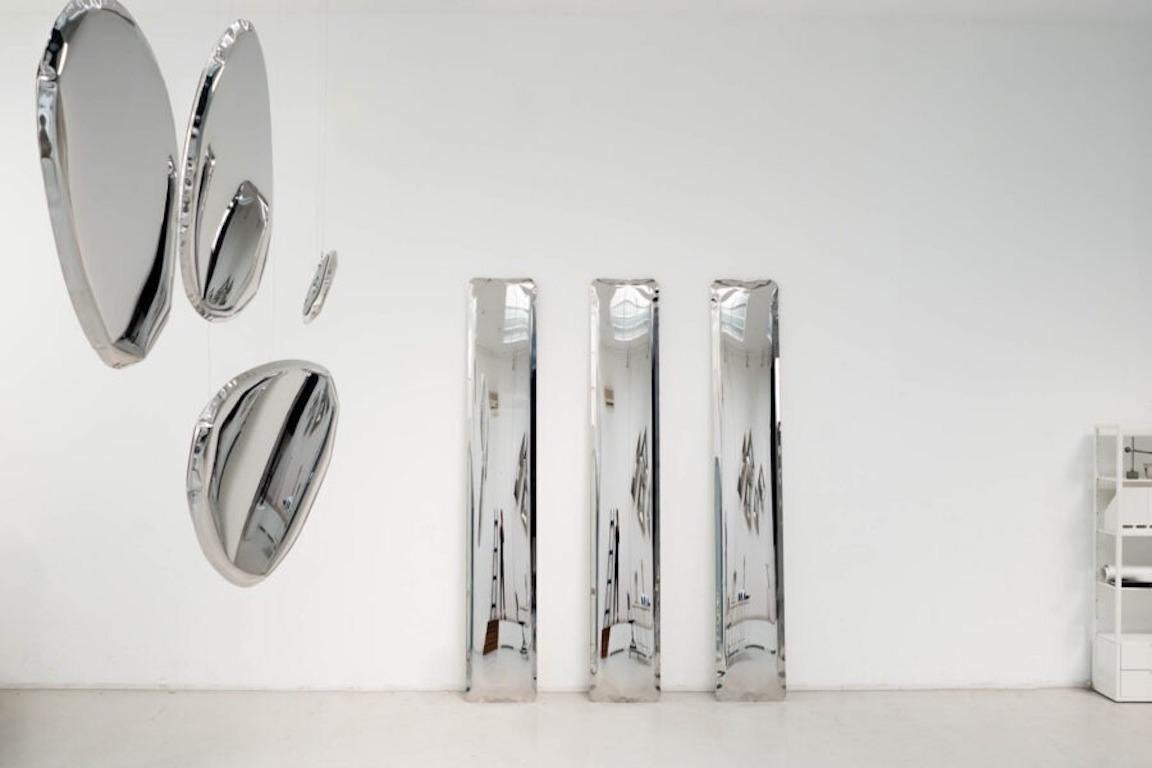 Organique Miroir monumental Tafla IQ en acier inoxydable par Zieta Prozessdesign en vente