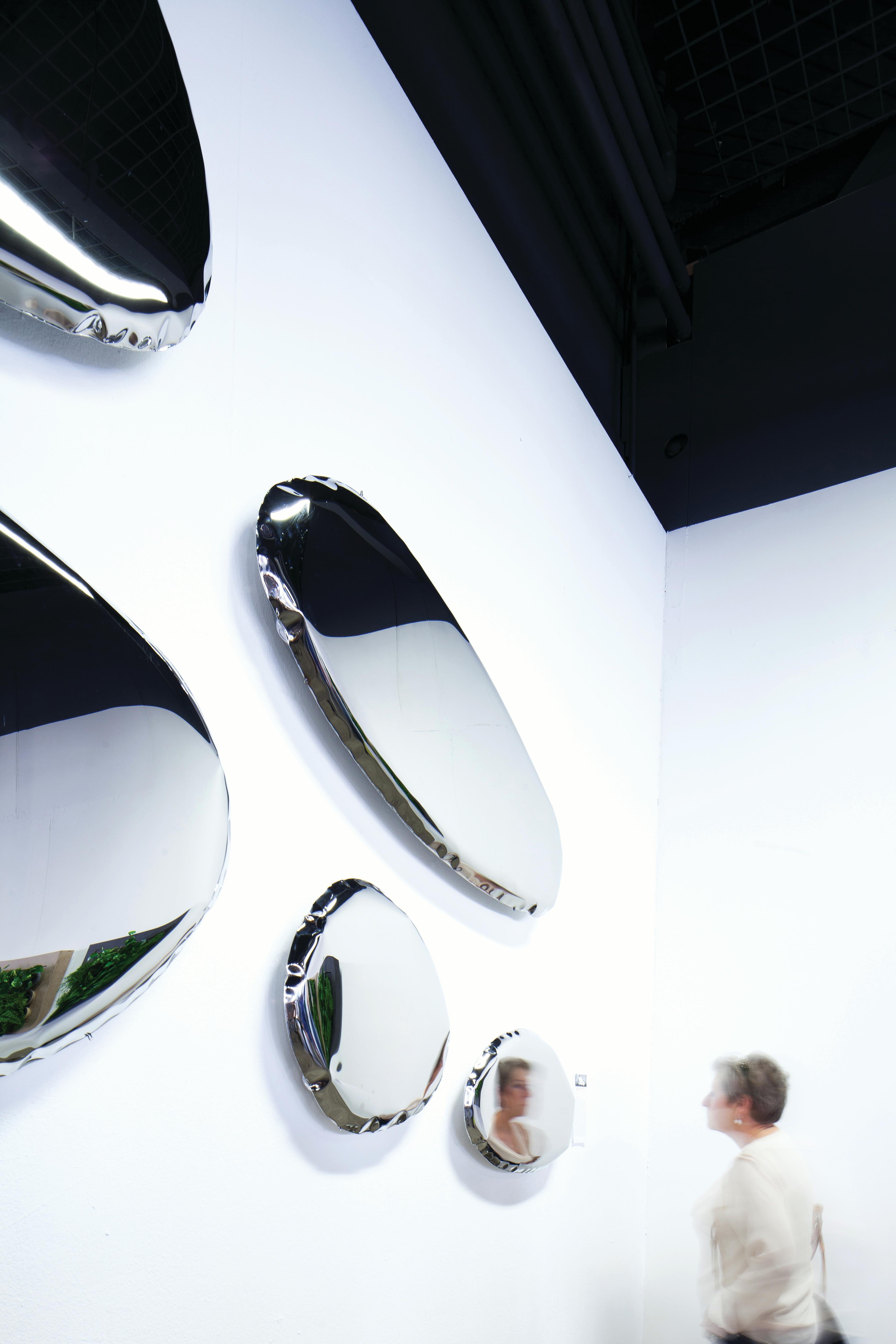 La serie Tafla O è caratterizzata da forme morbide e otticamente leggere ispirate alle gocce liquide e, grazie alla sua forma unica, unisce il mondo del design, dell'arte e della tecnologia.