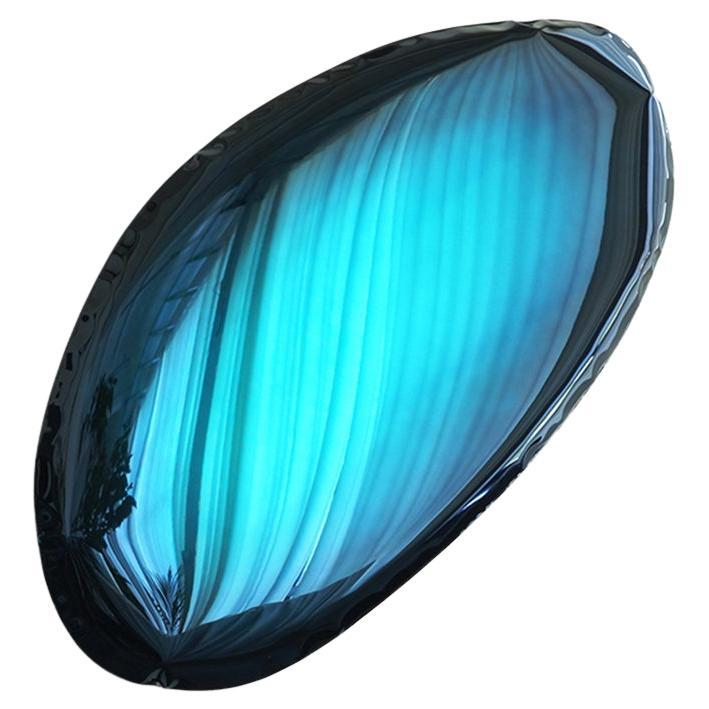 Espejo de pared de acero inoxidable pulido de color azul espacial profundo Tafla O4 de Zieta