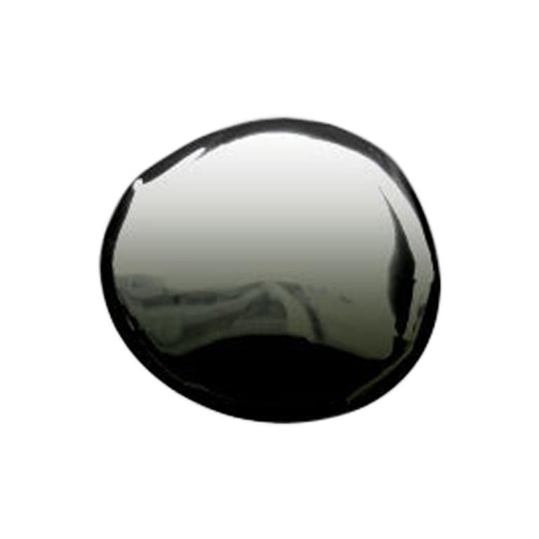 Tafla O6 Specchio da parete in acciaio inox lucidato color Materia Scura di Zieta
