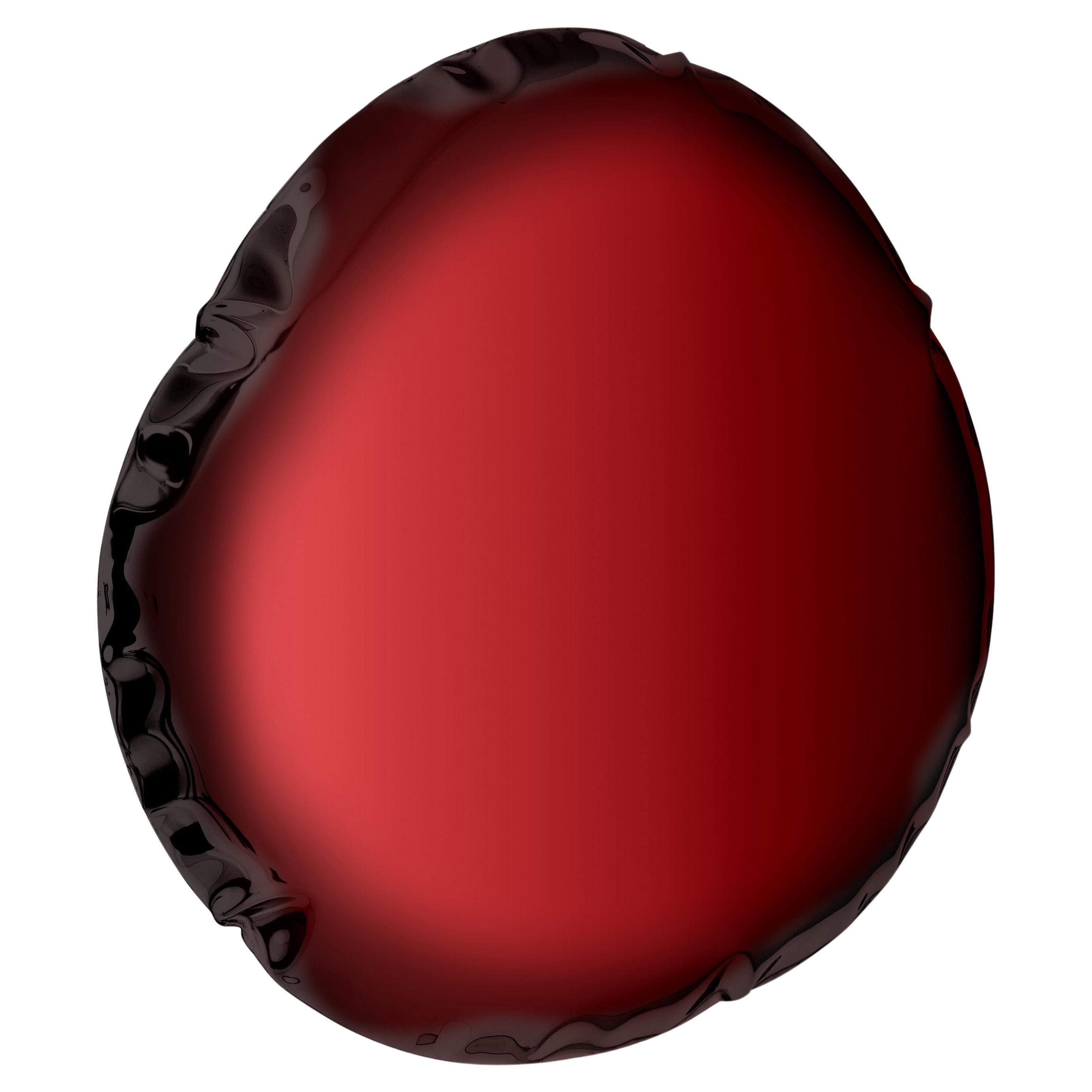 Tafla O6 Specchio da parete in acciaio inossidabile color rosso rubino lucido di Zieta