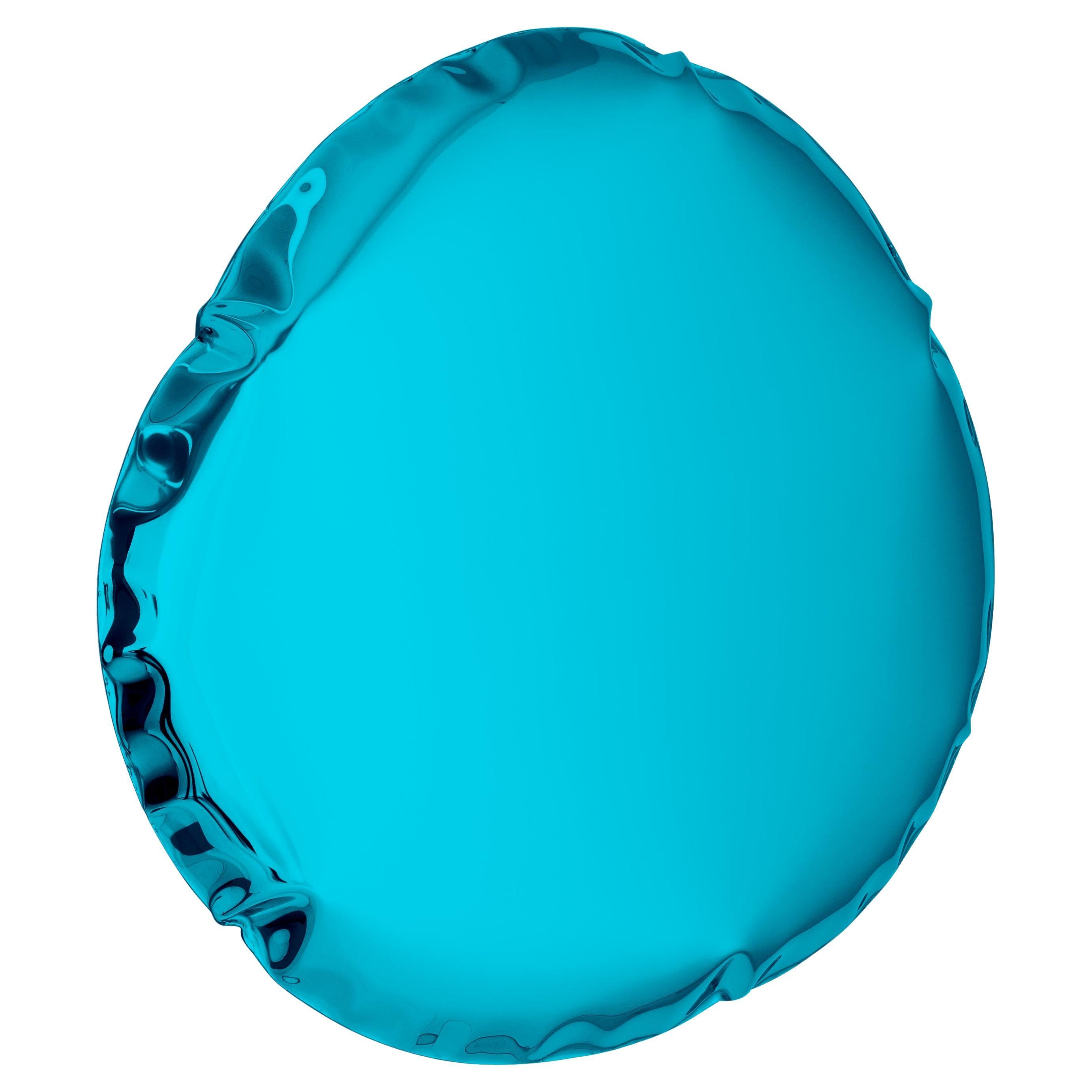 Tafla O6 Specchio da parete in acciaio inox lucido color zaffiro di Zieta